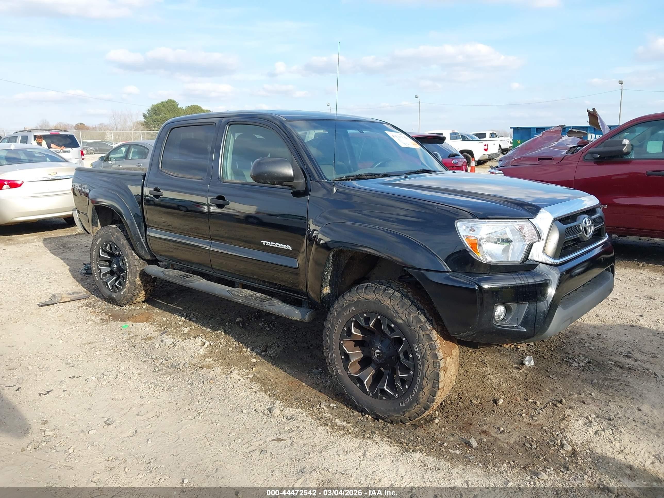 2015 Toyota Tacoma, VIN 5TFLU4EN2FX133856 — Rear end