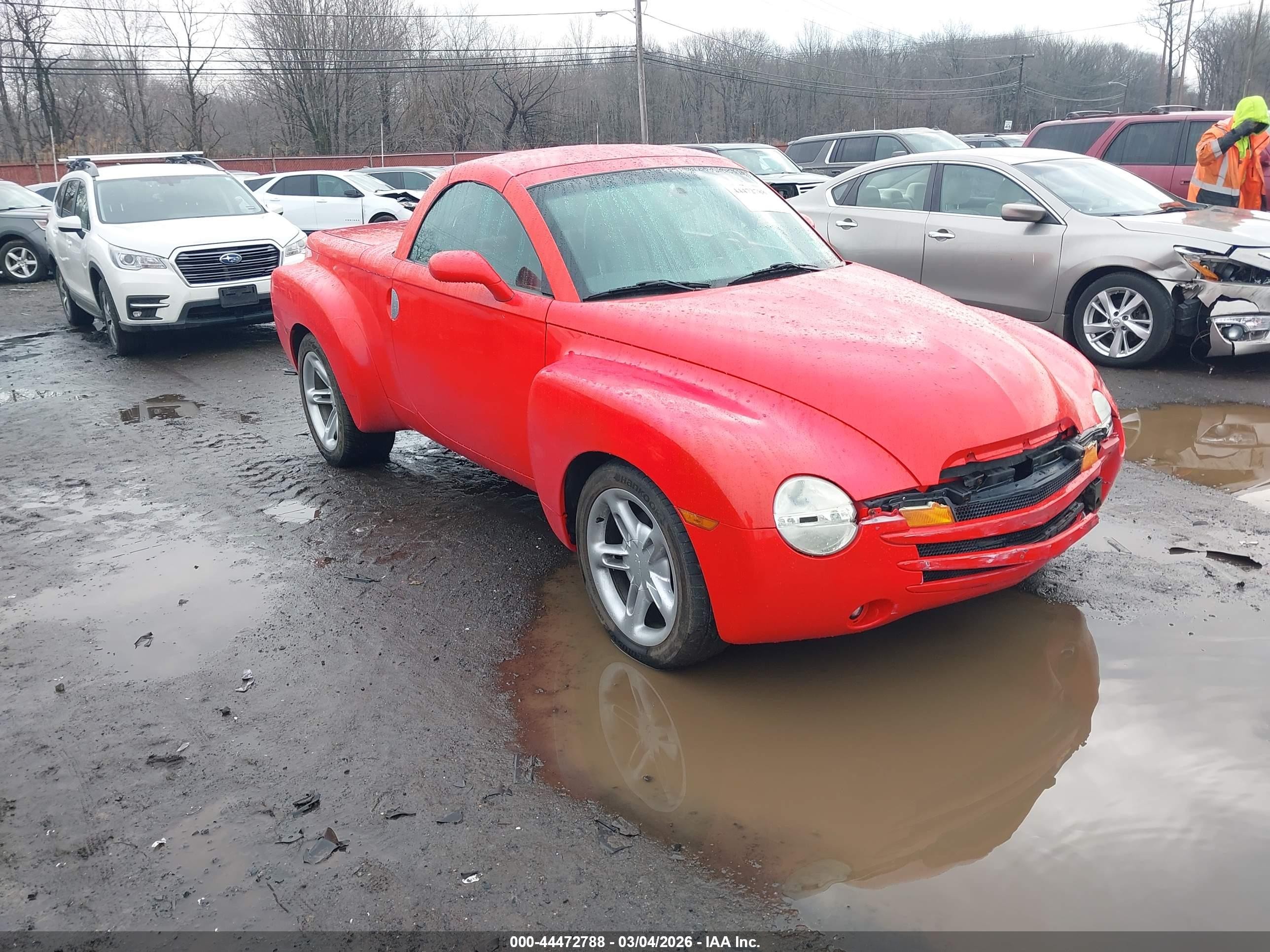 2004 Chevrolet SSR LS, VIN 1GCES14P34B112640 — Front end