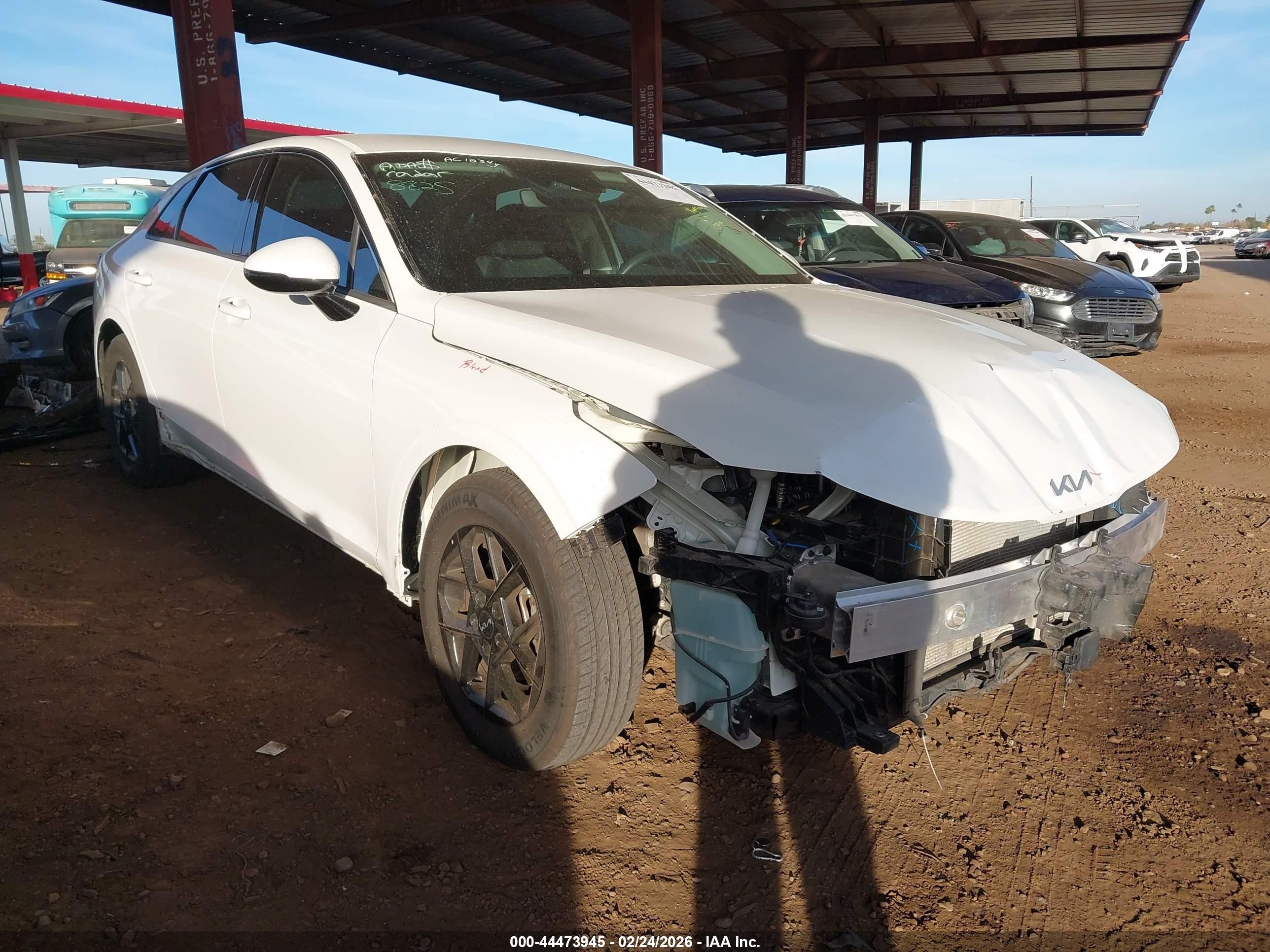 2025 Kia K5 LXS, VIN KNAG24J74S5299300 — Front end