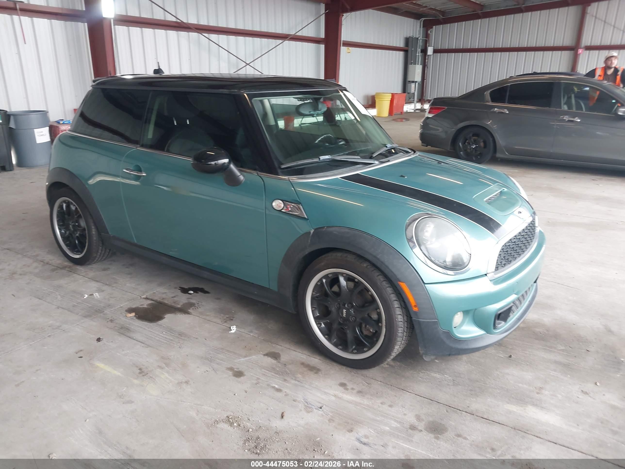 2012 MINI Hardtop S, VIN WMWSV3C56CTY19601 — Перед