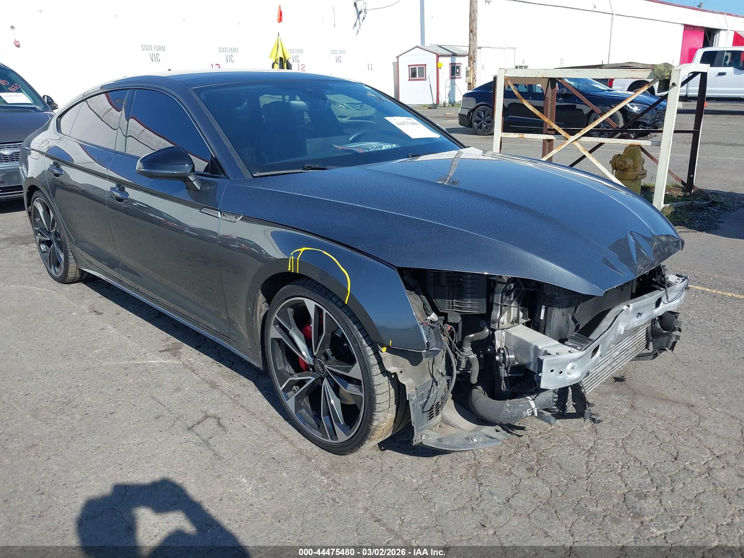 2022 Audi S5 Sportback Premium Plus, VIN WAUC4CF50NA022441 — Перед
