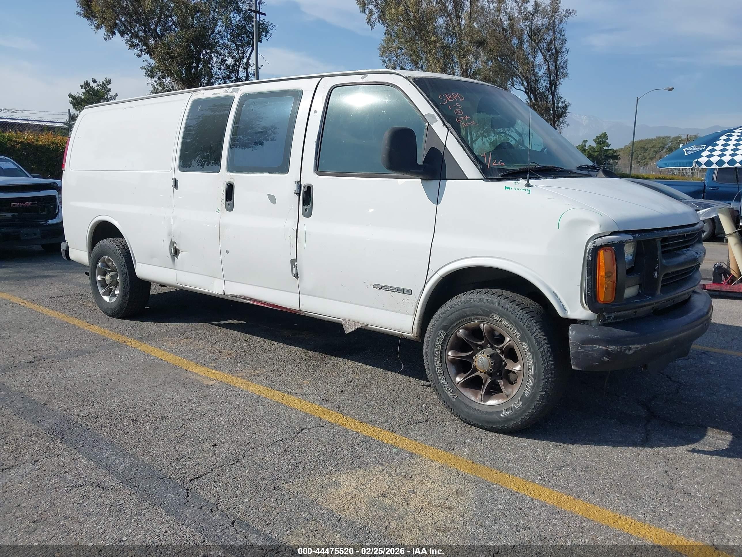 2001 Chevrolet Express, VIN 1GCHG39R811174251 — Side