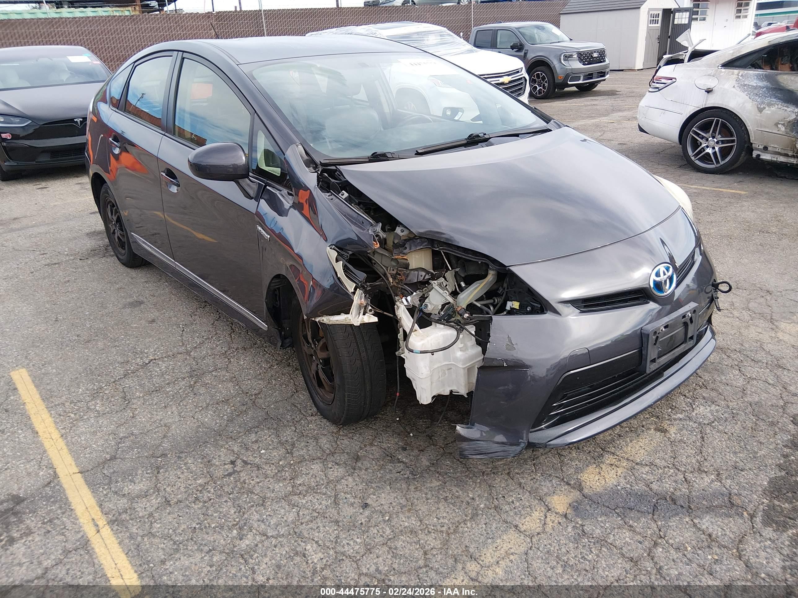 2014 Toyota Prius Three, VIN JTDKN3DU9E0378821 — Front end