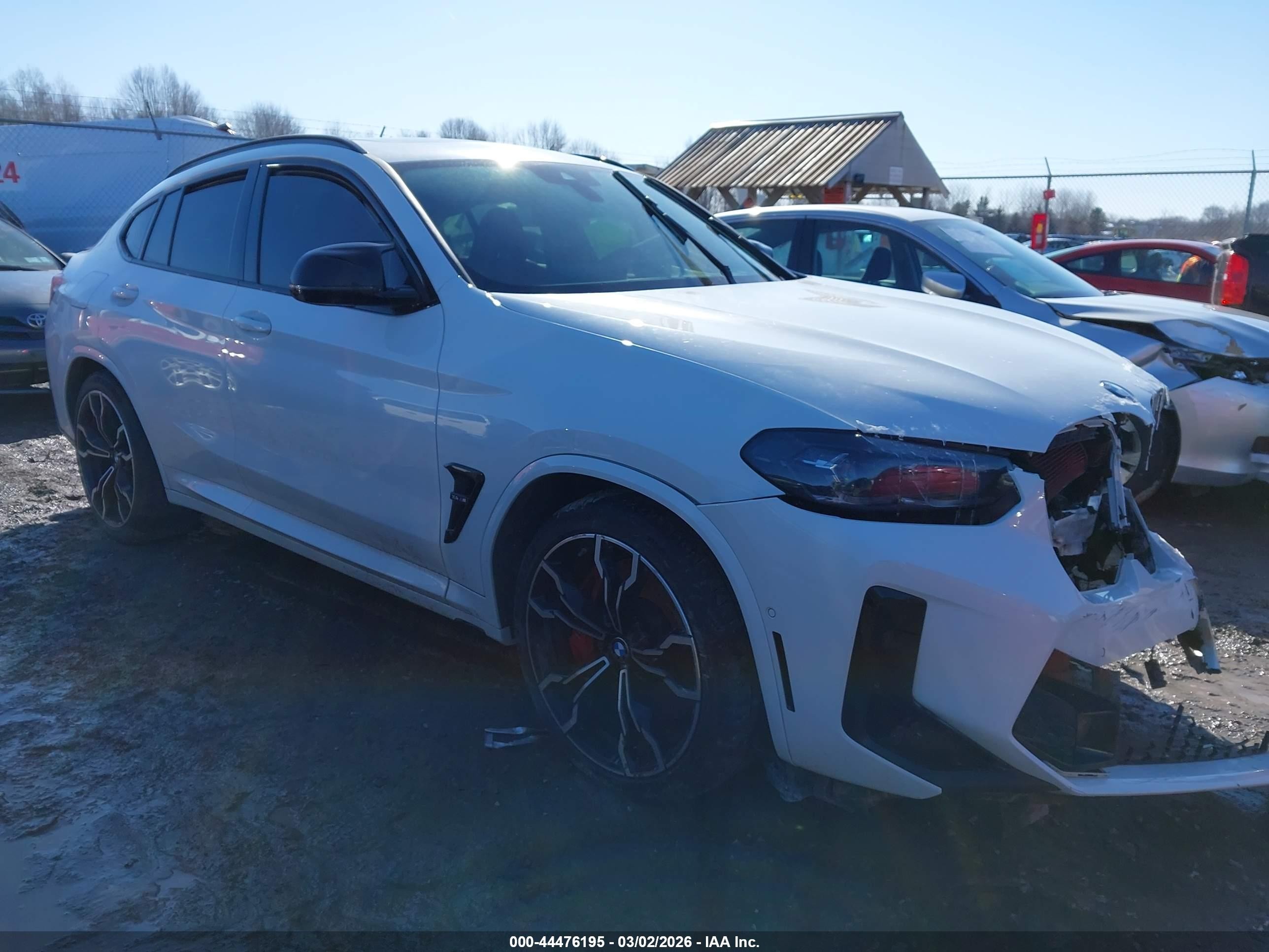 2024 BMW X4 M, VIN 5YM23EC0XR9T63091 — Перед