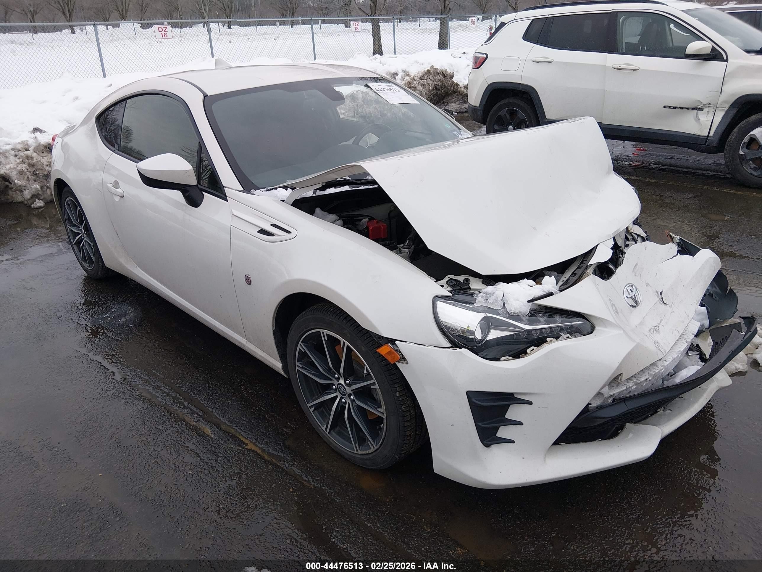 2019 Toyota 86, VIN JF1ZNAA17K8701747 — Front end