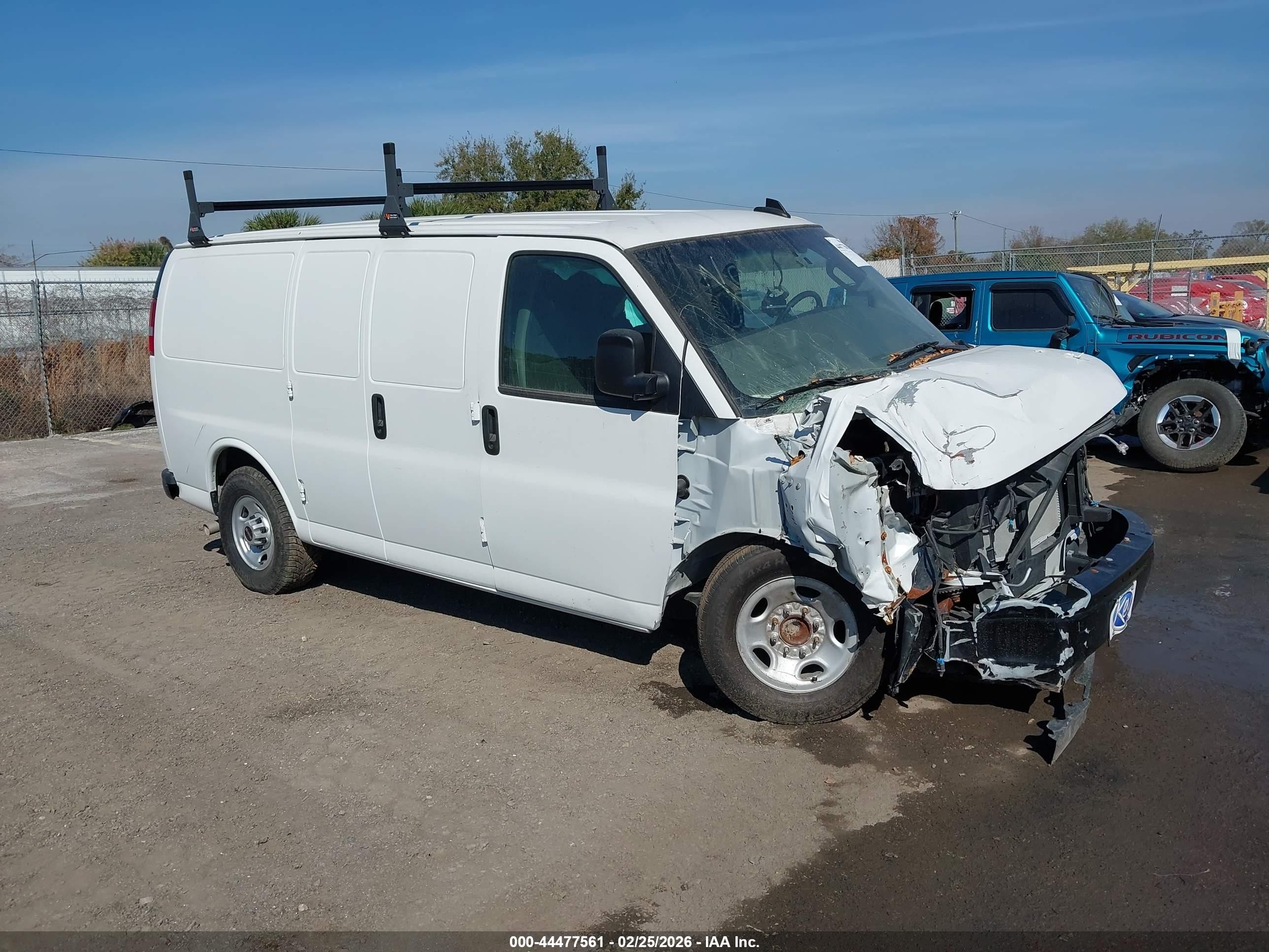 2024 GMC Savana Cargo, VIN 1GTZ7GFP6R1190247 — Front end
