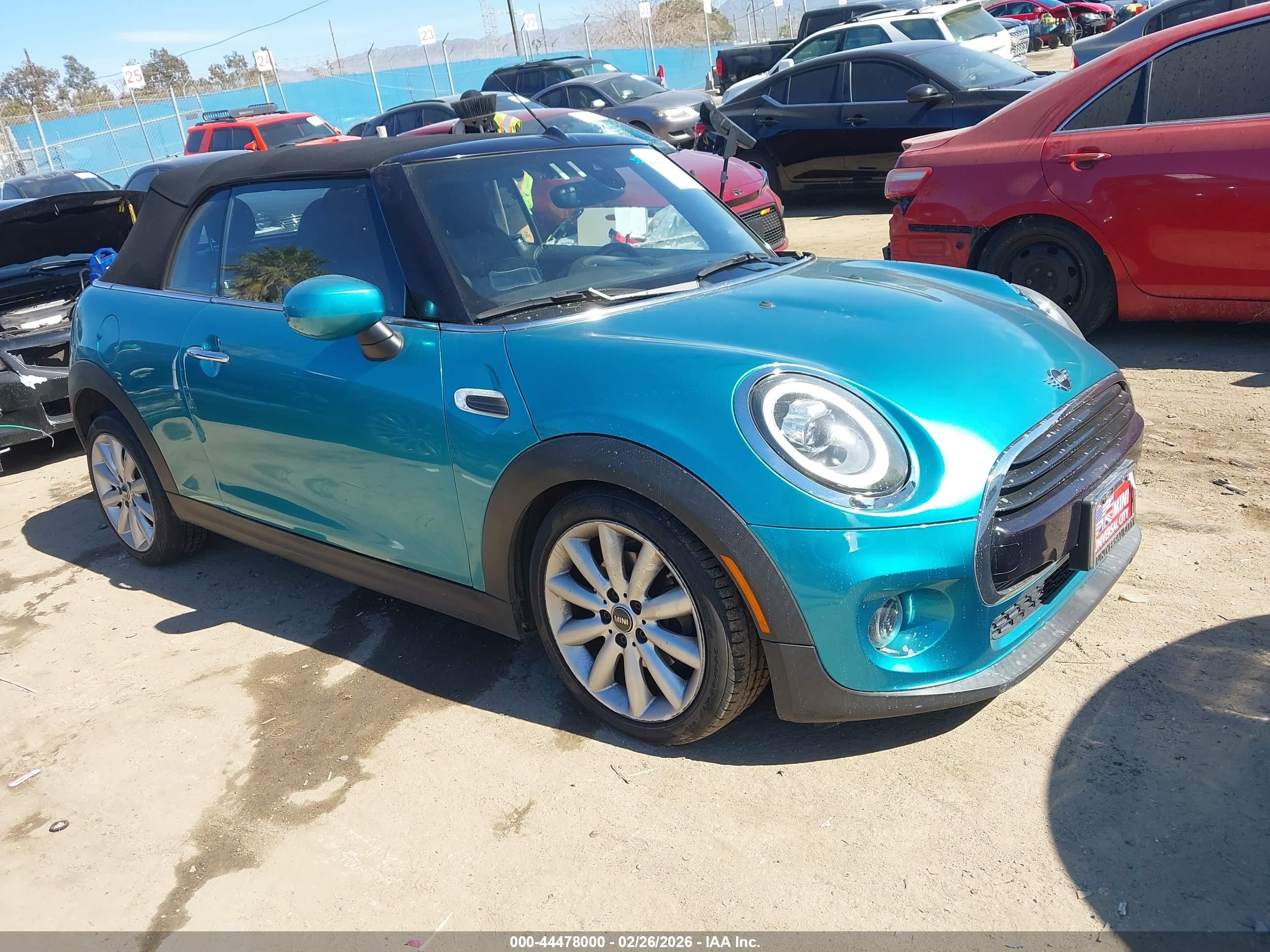 2020 MINI Convertible Cooper, VIN WMWWJ3C02L3L71620 — Перед