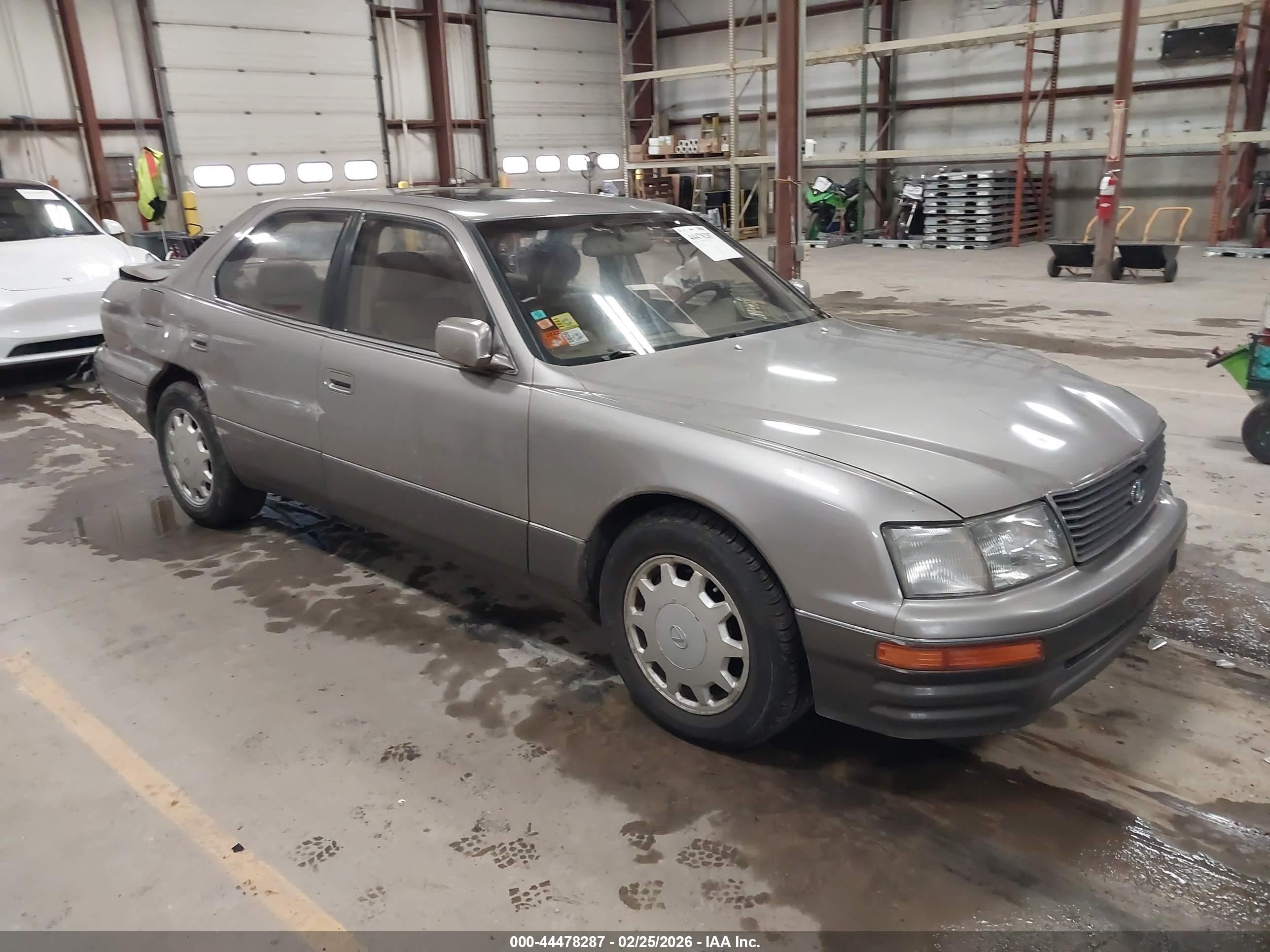 1995 Lexus LS 400, VIN JT8UF22E0S0032209 — Front end