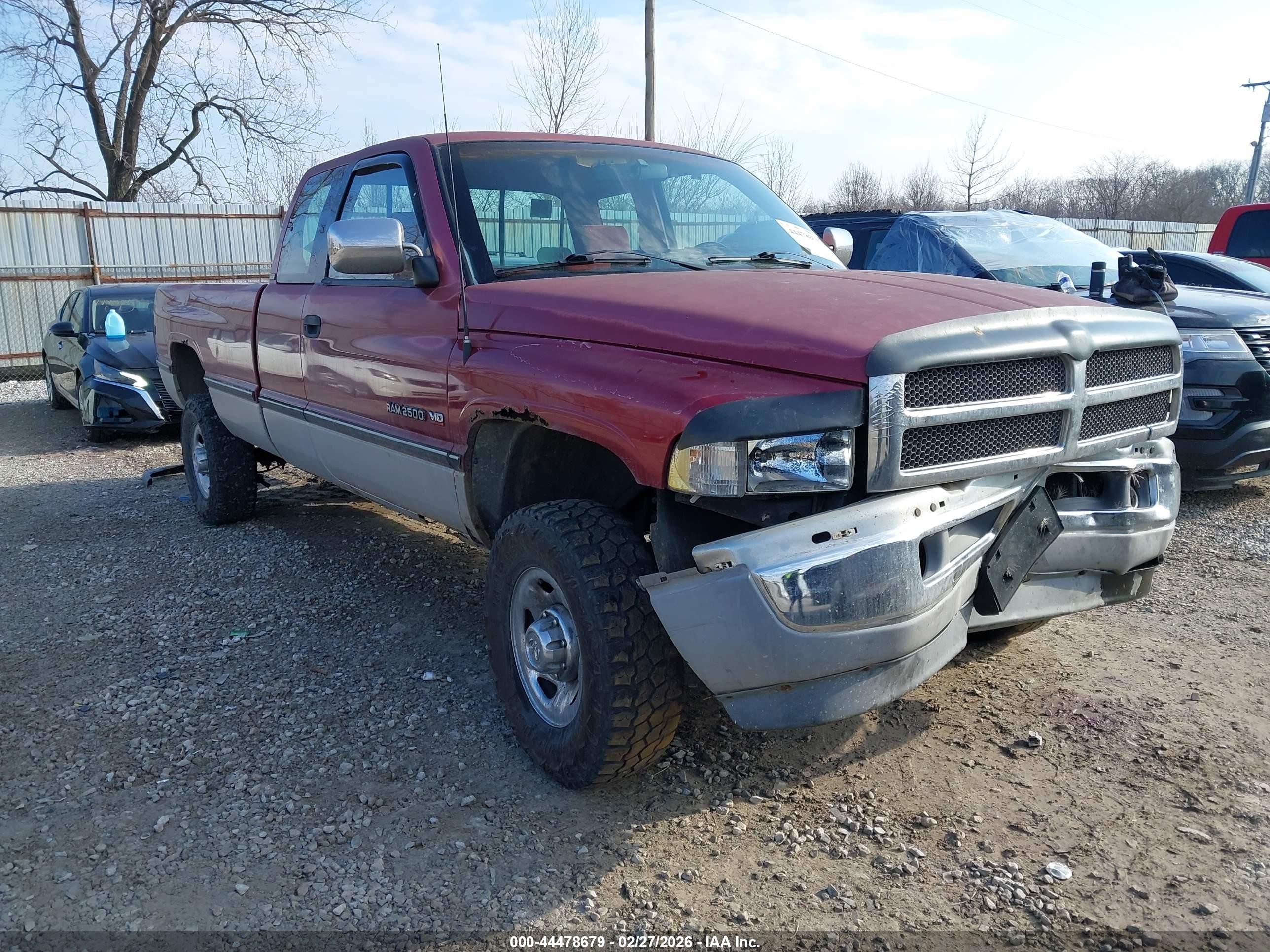 1995 Dodge 2500, VIN 3B7KF23W5SM175783 — Front end