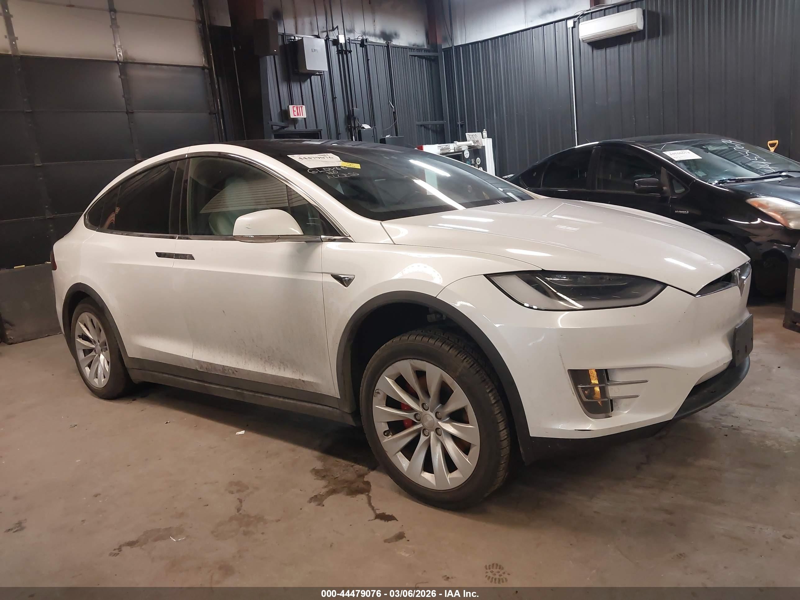 2019 Tesla Model X P100D, VIN 5YJXCBE4XKF197499 — Rear end