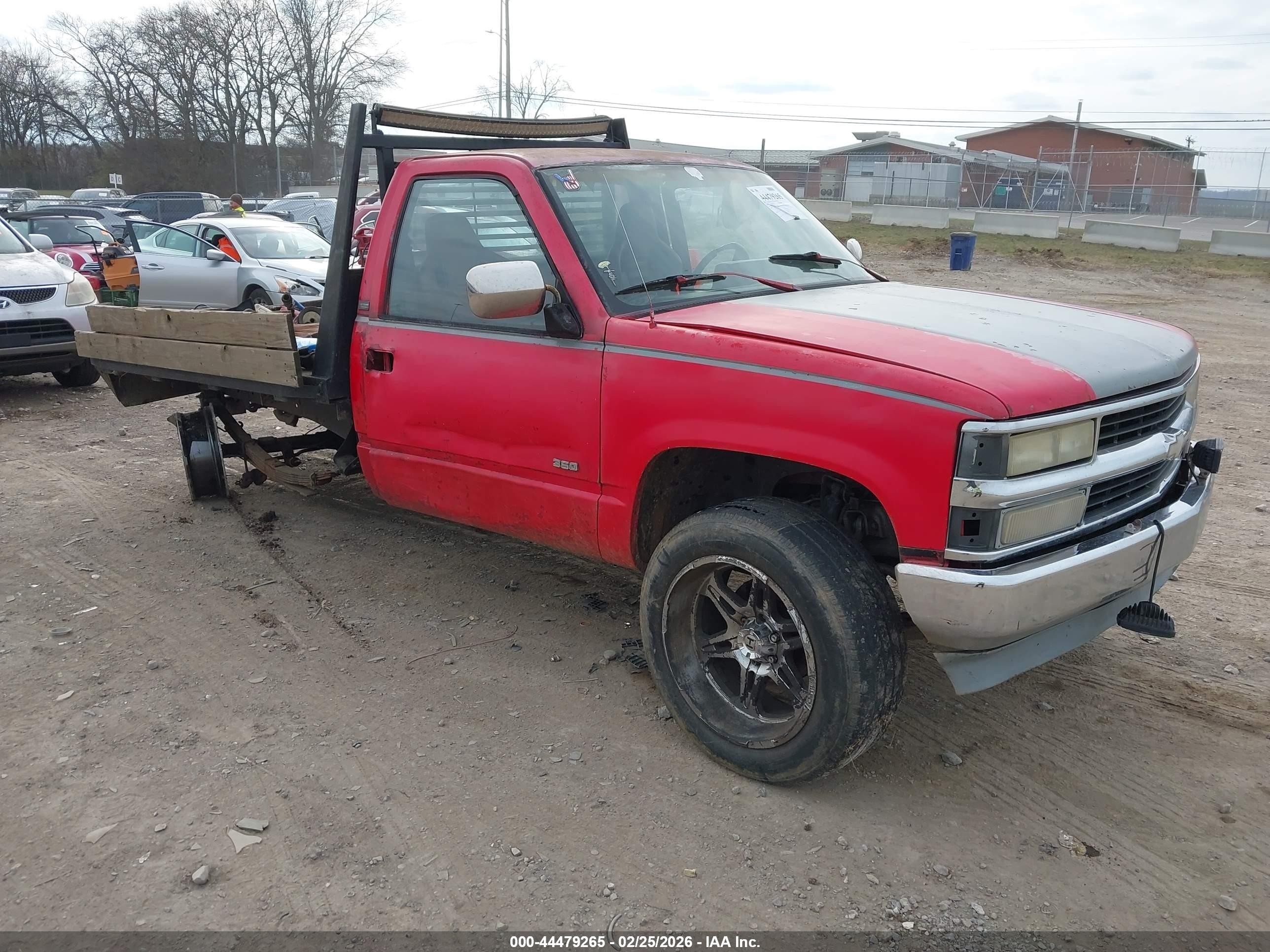 1988 Chevrolet K1500, VIN 2GCDK14H7J1137752 — Rear end