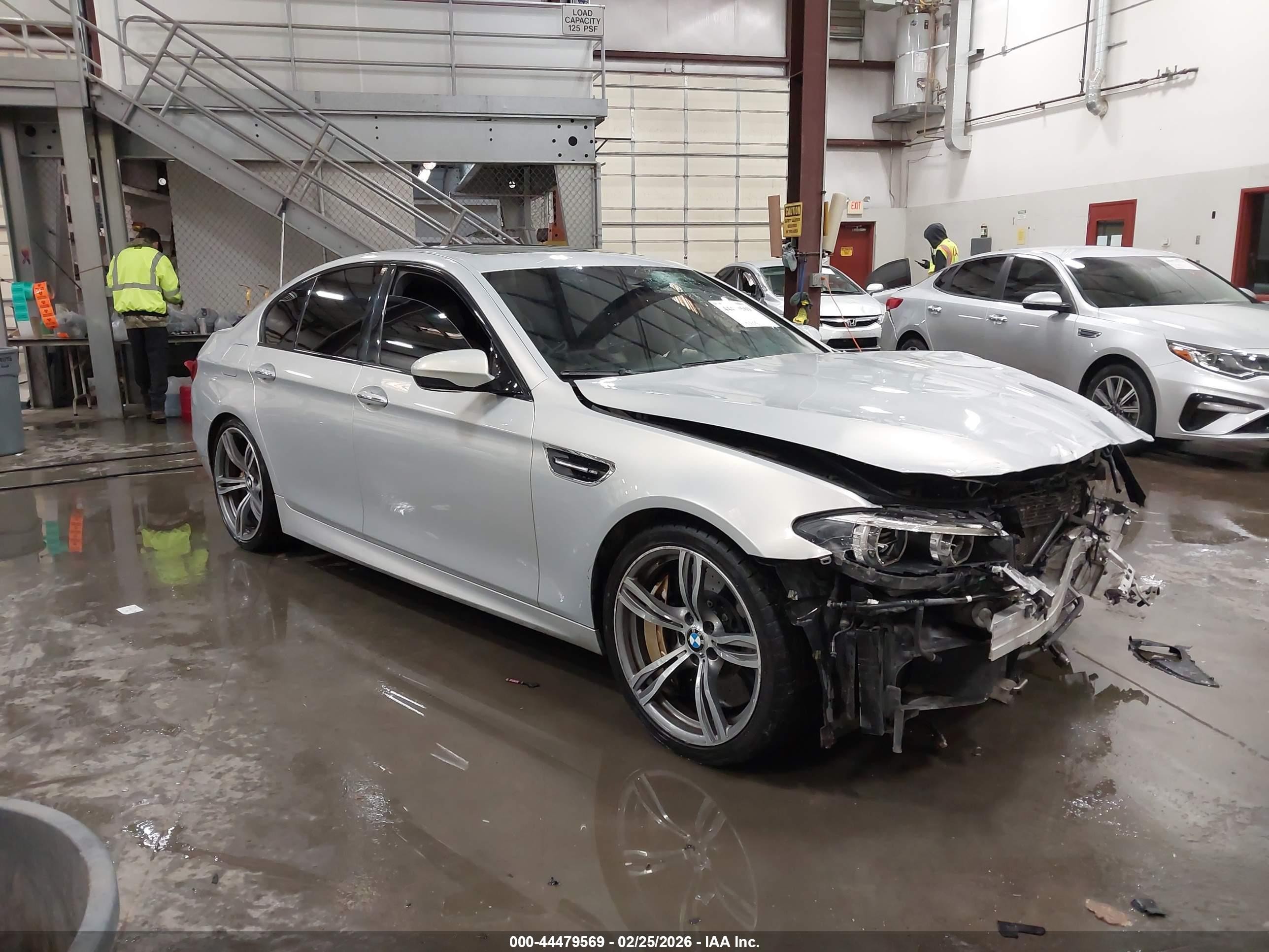 2014 BMW M5, VIN WBSFV9C51ED593223 — Front end