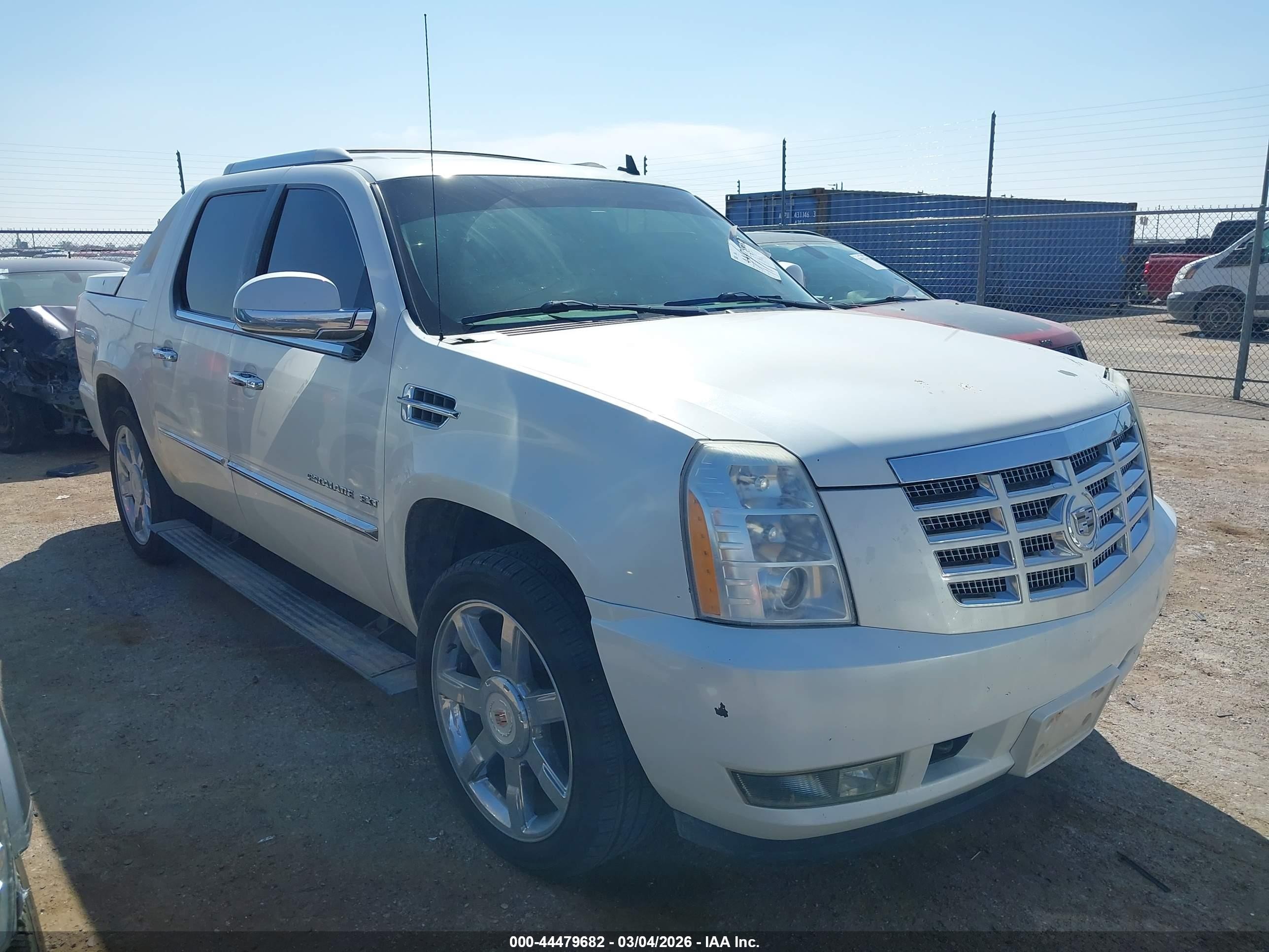 2012 Cadillac Escalade EXT Premium, VIN 3GYT4NEF3CG115908 — Зад