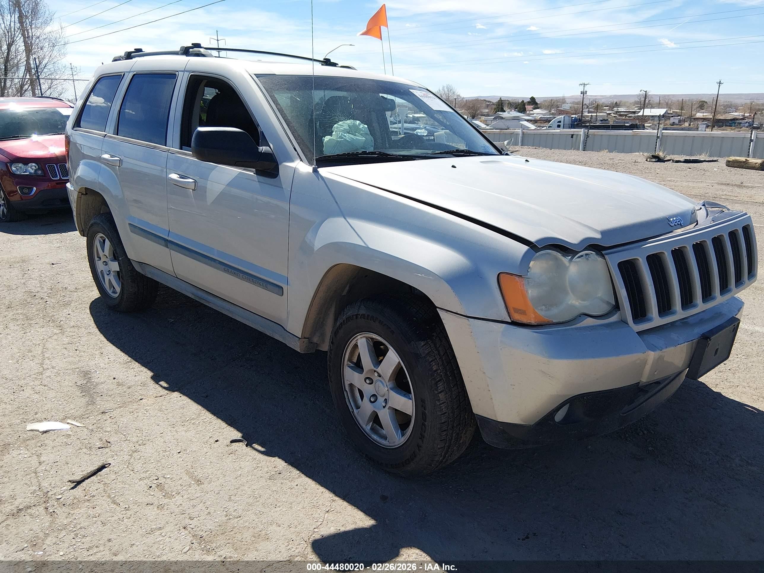 2009 Jeep Grand Cherokee Laredo, VIN 1J8GR48K99C527931 — Front end
