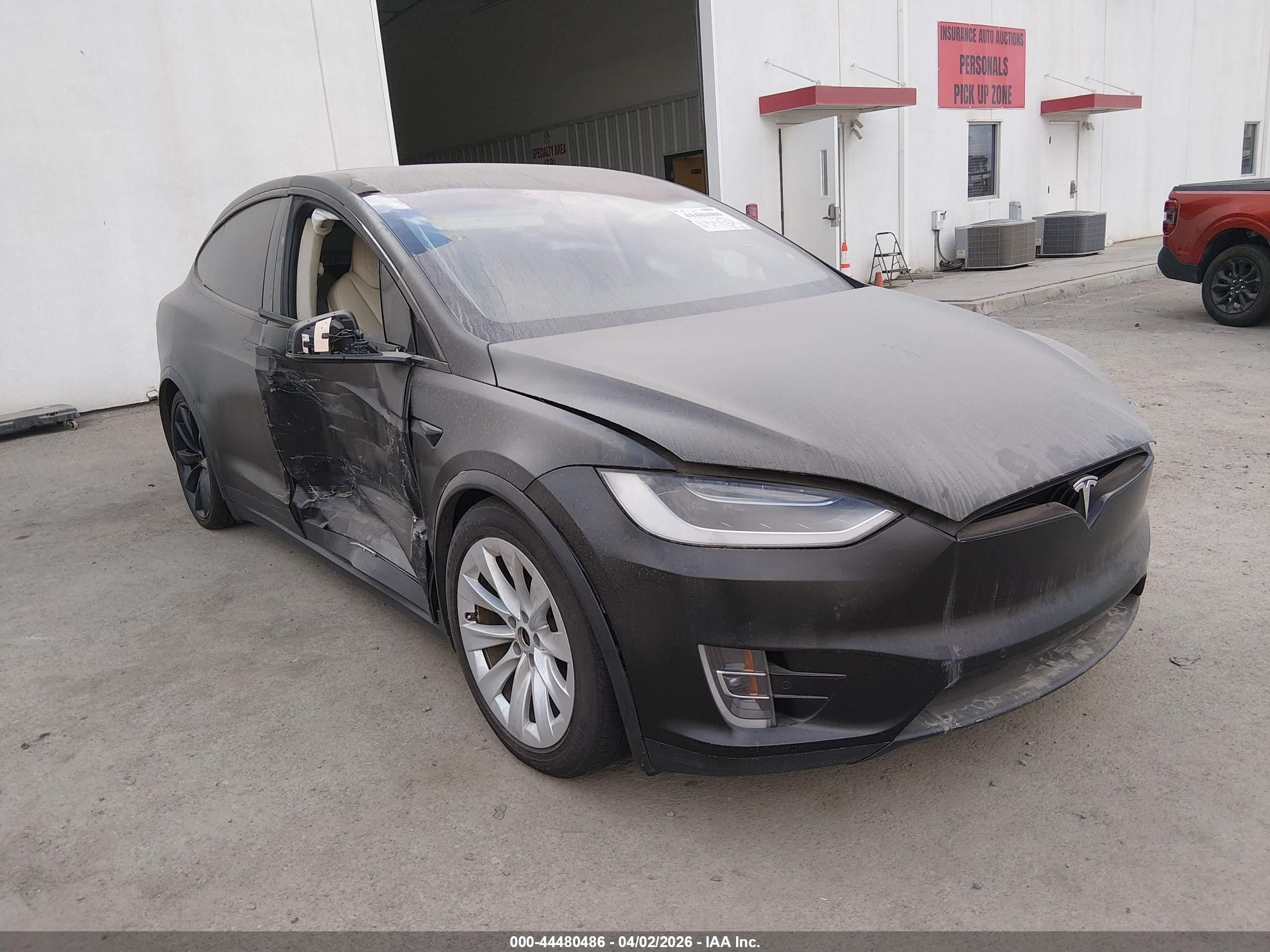 2019 Tesla Model X 75D, VIN 5YJXCBE26KF162425 — Side