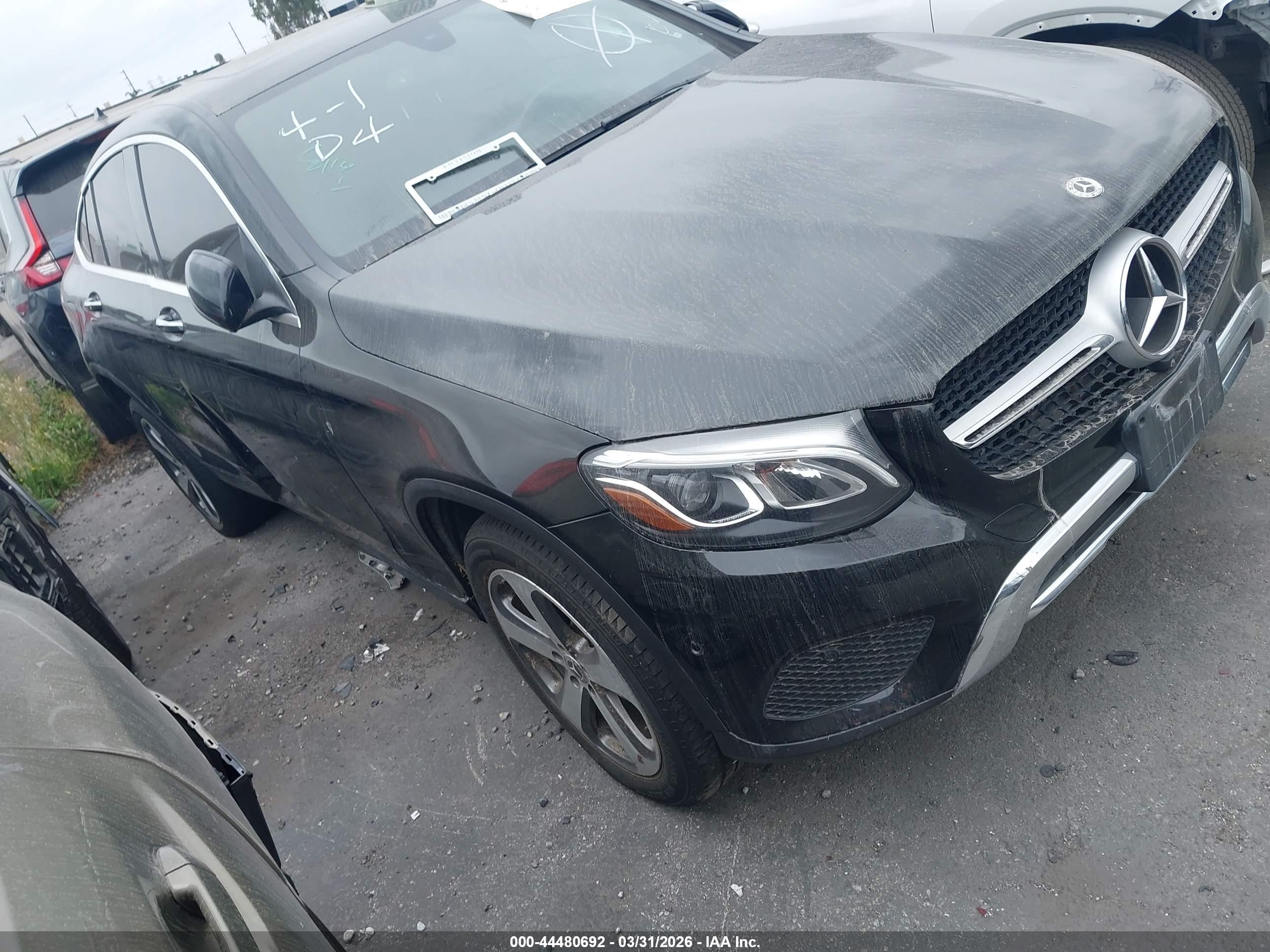 2019 Mercedes-Benz GLC 300, VIN WDC0J4KB2KF572054 — Side