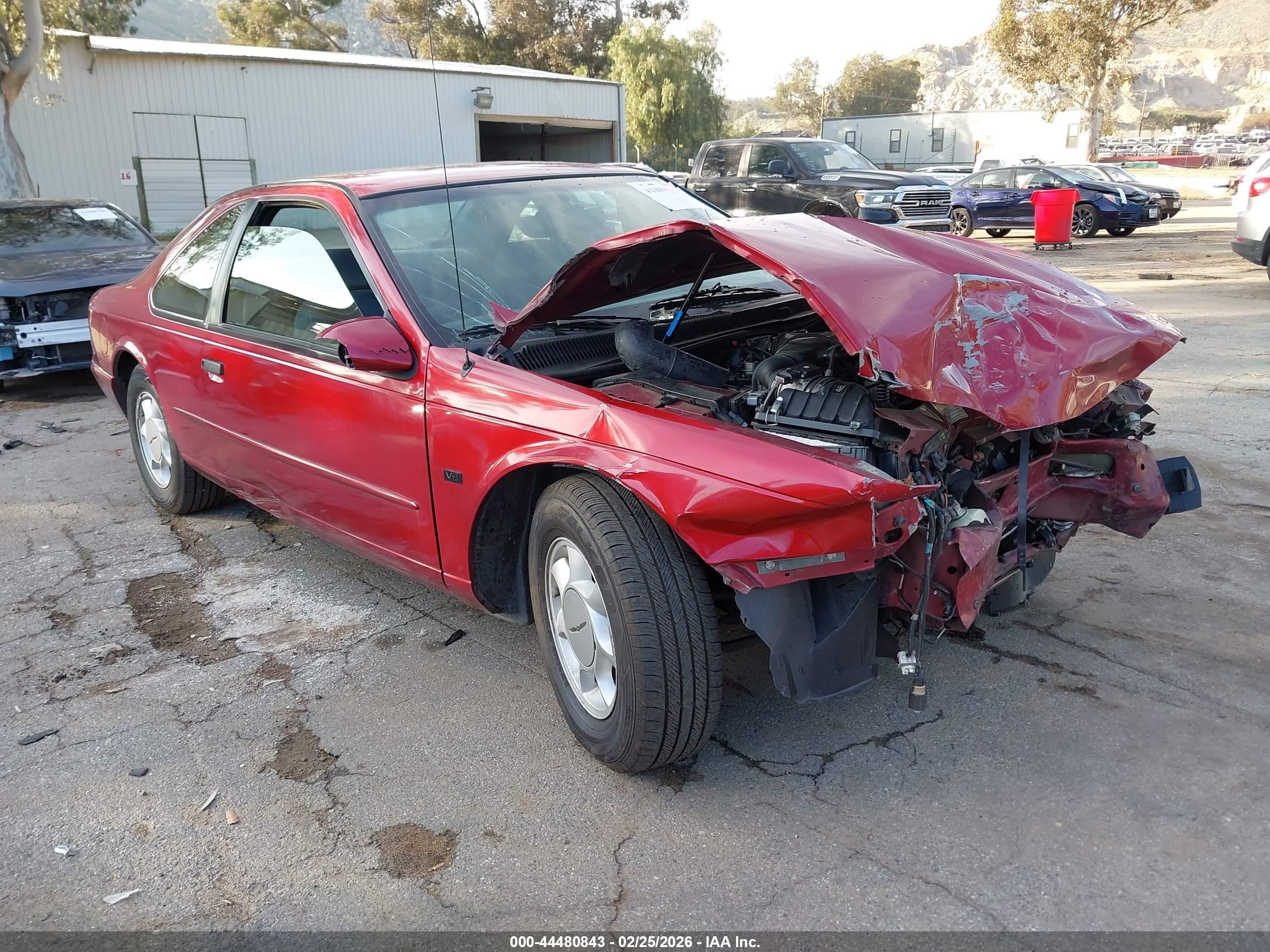 1995 Ford Thunderbird LX, VIN 1FALP62W0SH208354 — Front end