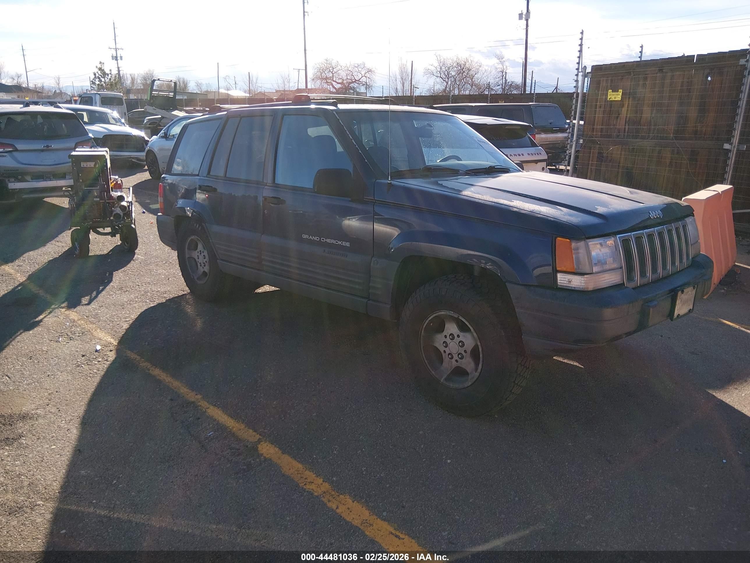 1997 Jeep Grand Cherokee Laredo, VIN 1J4GZ58S9VC690337 — Rear end