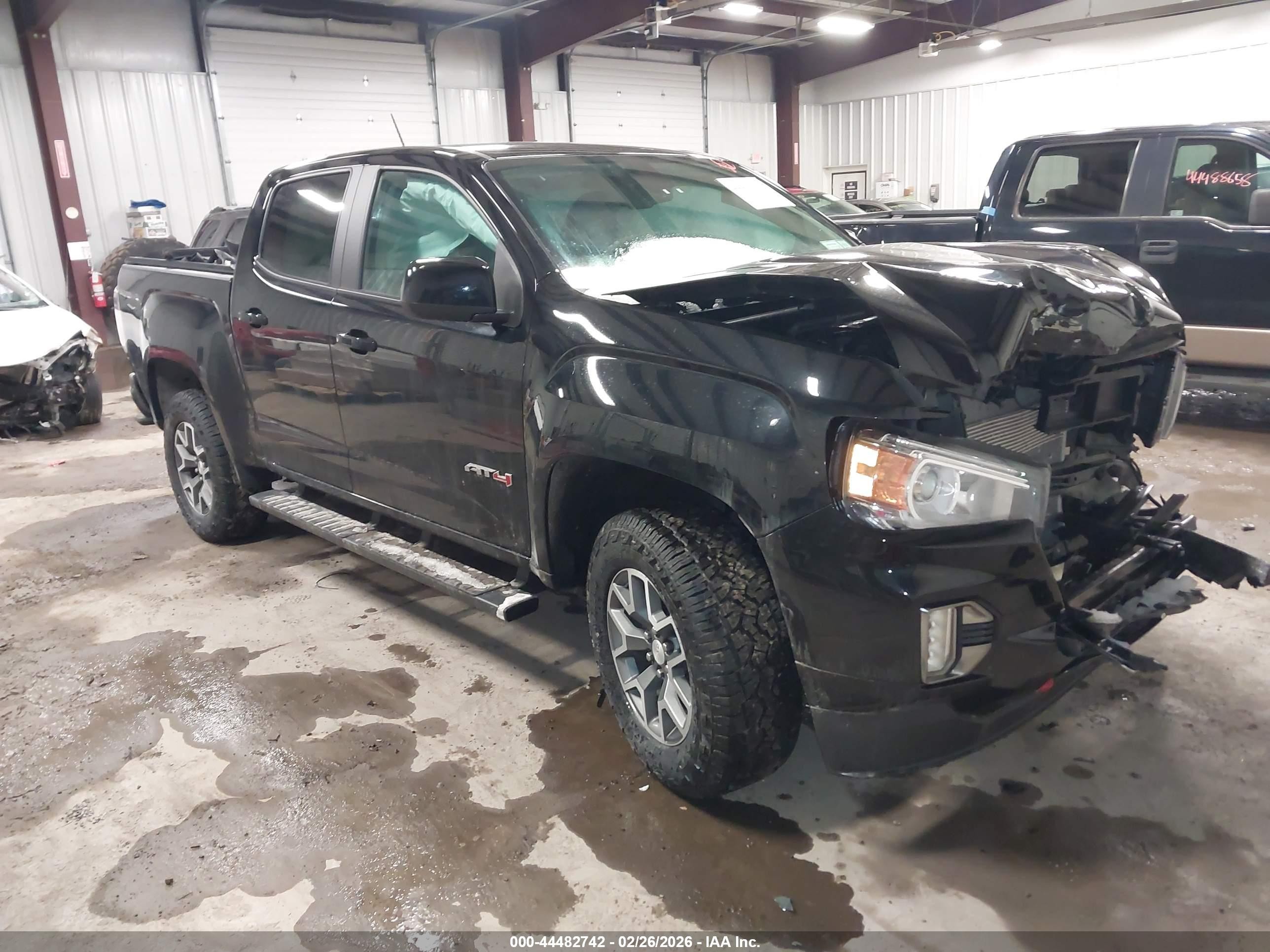 2022 GMC Canyon 4WD AT4, VIN 1GTG6FEN9N1230125 — Front end