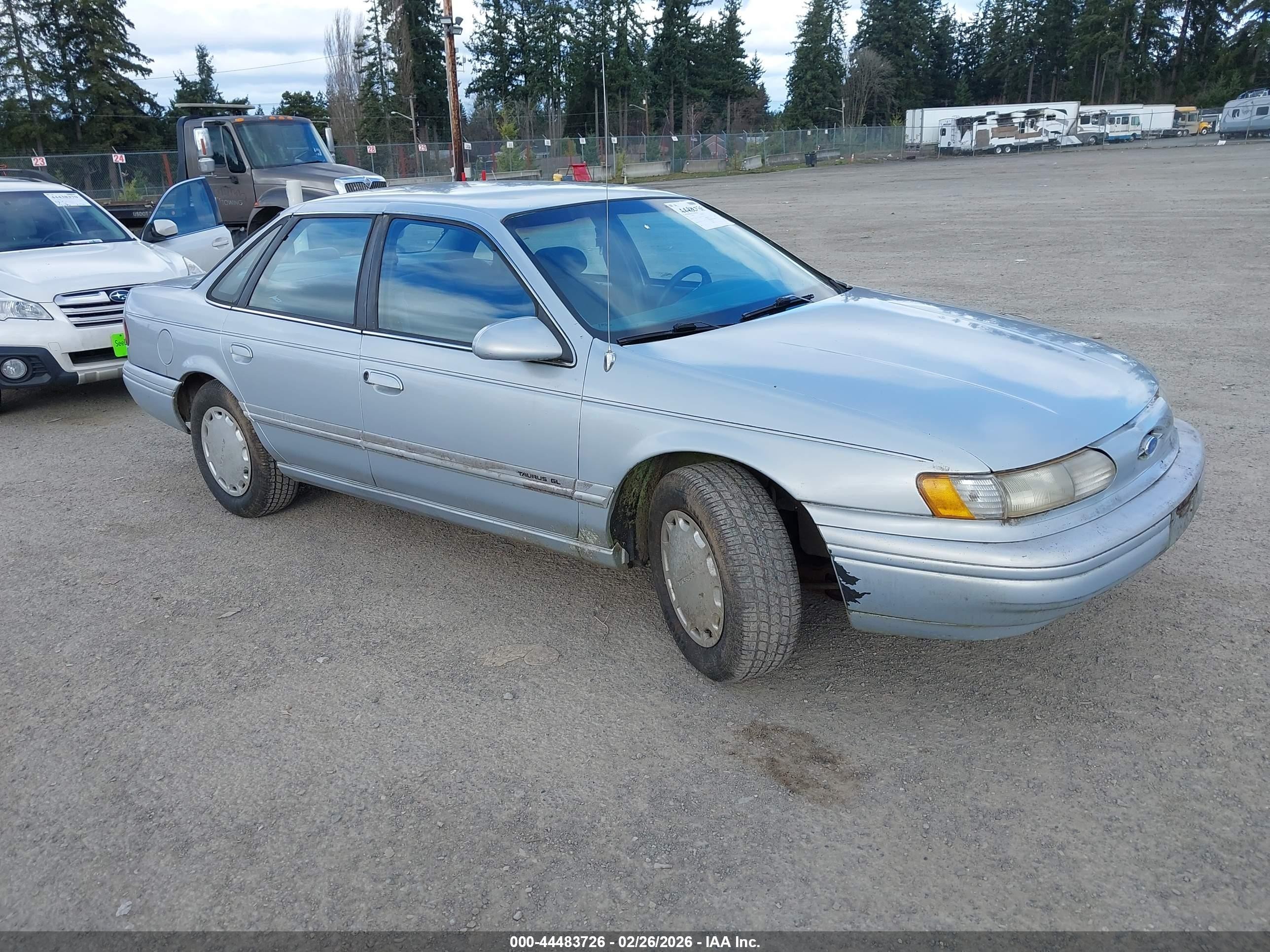 1994 Ford Taurus GL, VIN 1FALP5247RG160442 — Rear end