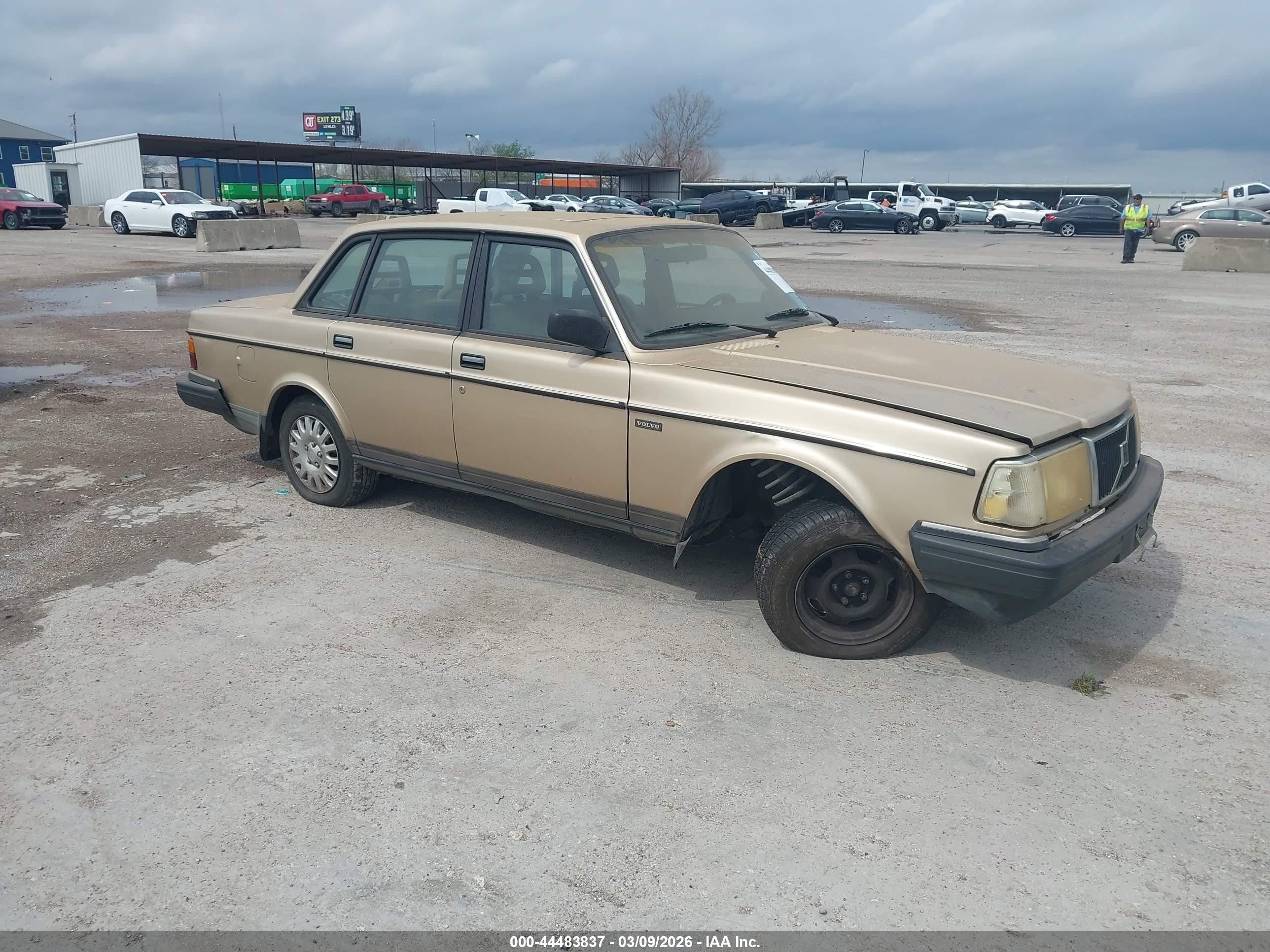 1991 Volvo 240, VIN YV1AA8849M1456953 — Бок