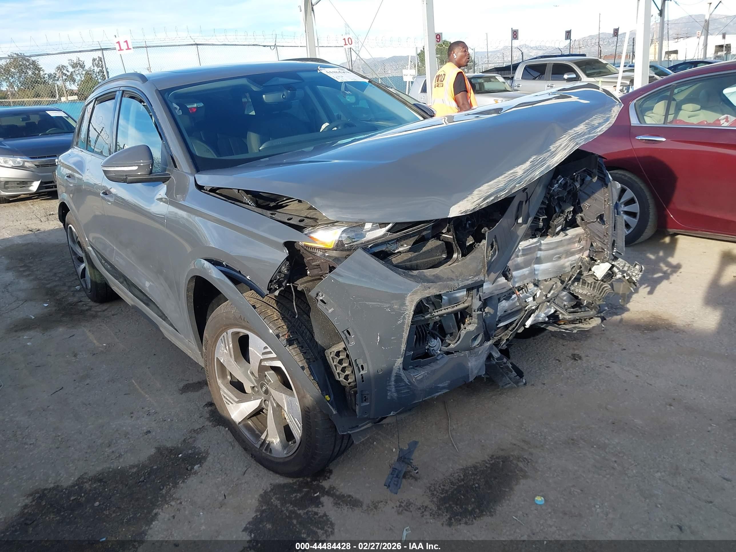 2025 Audi Q6 e-tron Premium, VIN WA114BGF1SA031568 — Front end