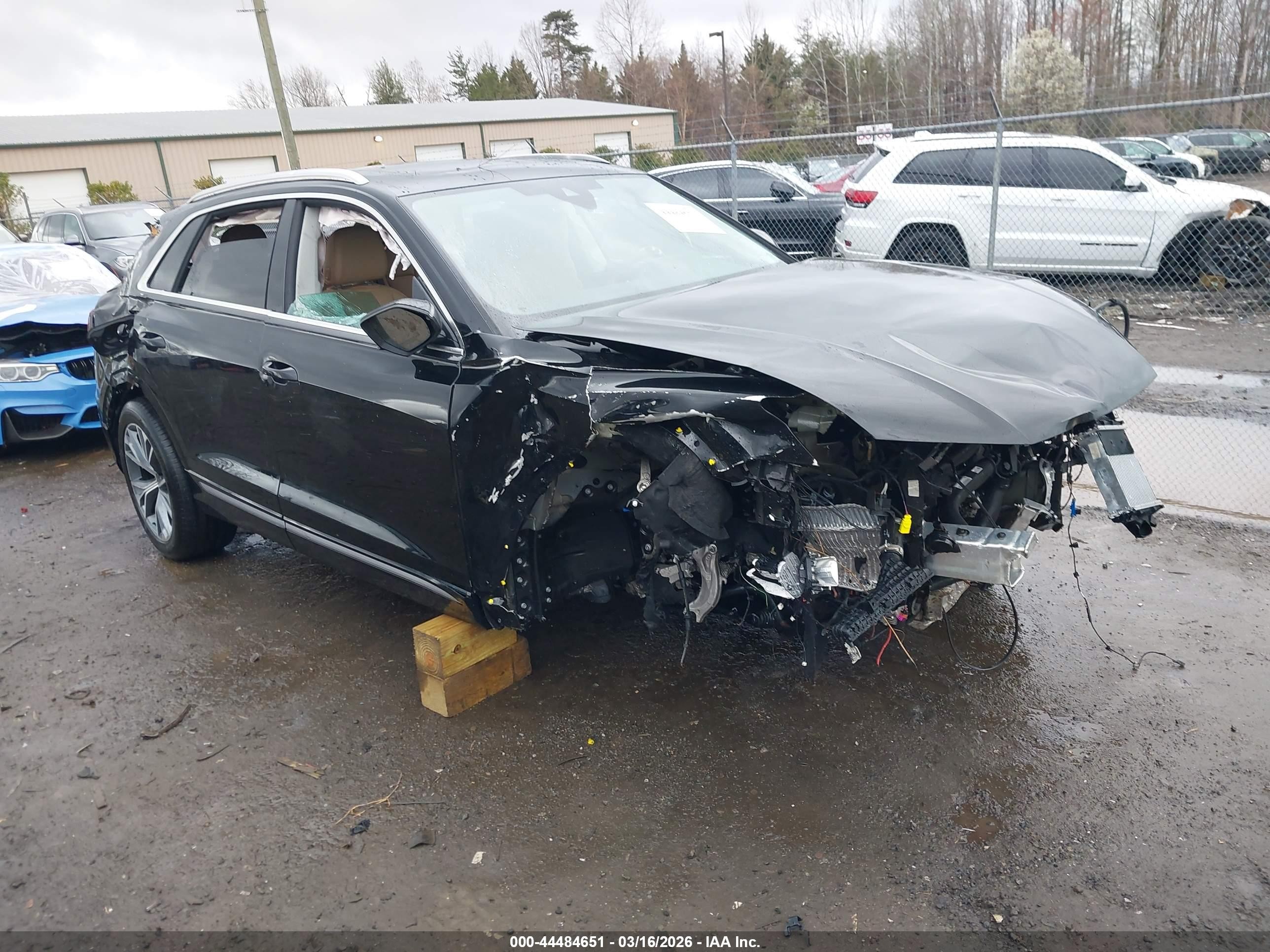 2025 Audi Q8 Premium Plus, VIN WA1BVBF19SD008030 — Опрокидывание