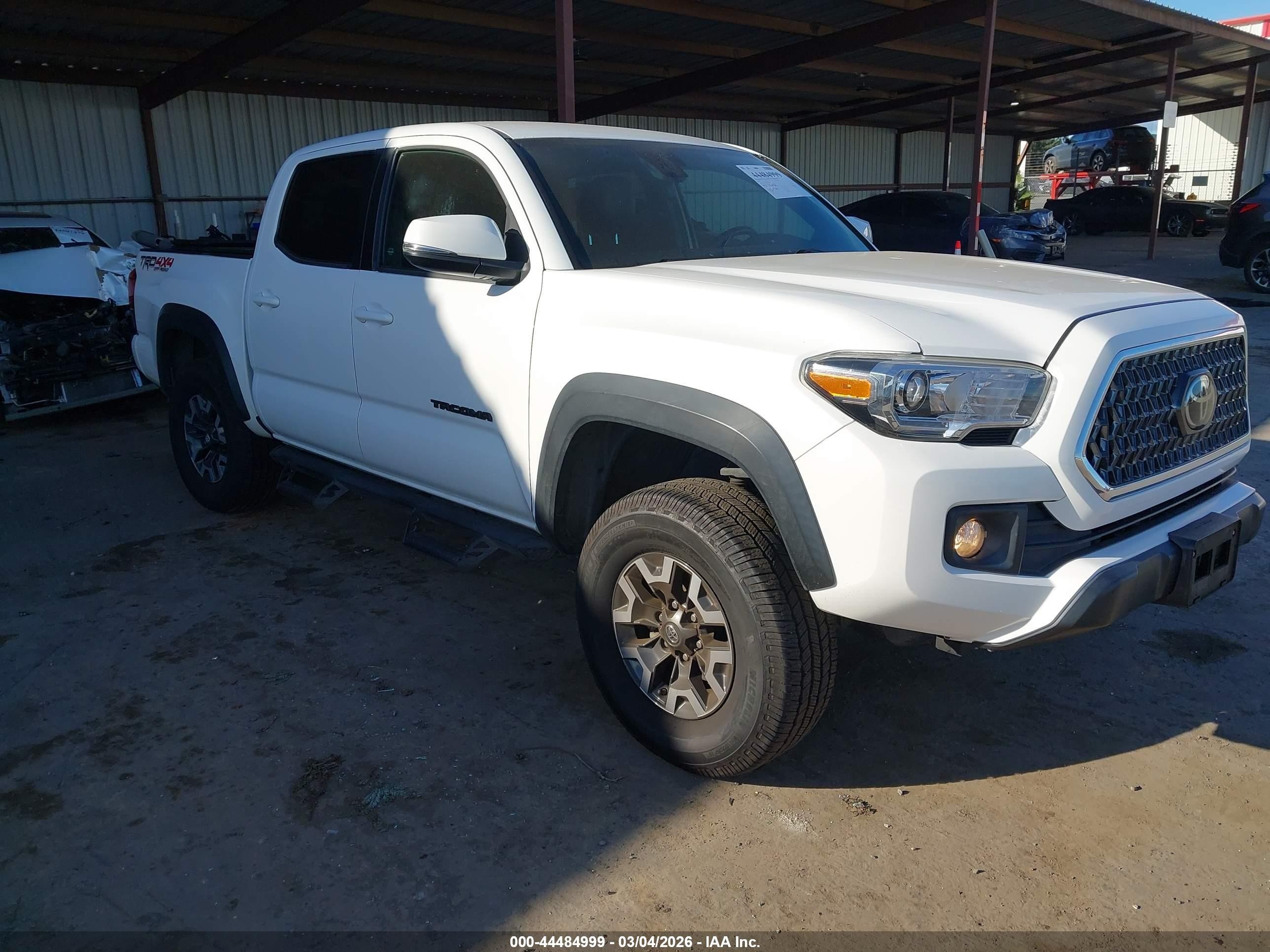 2019 Toyota Tacoma TRD Off Road, VIN 3TMCZ5AN5KM210748 — Rear end