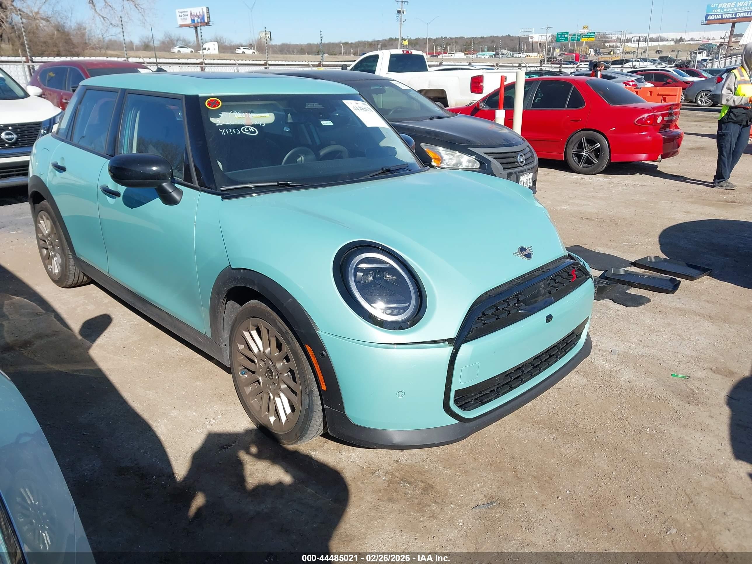 2025 MINI Hardtop 4 Door Cooper S, VIN WMW53GD02S2W97286 — Front end
