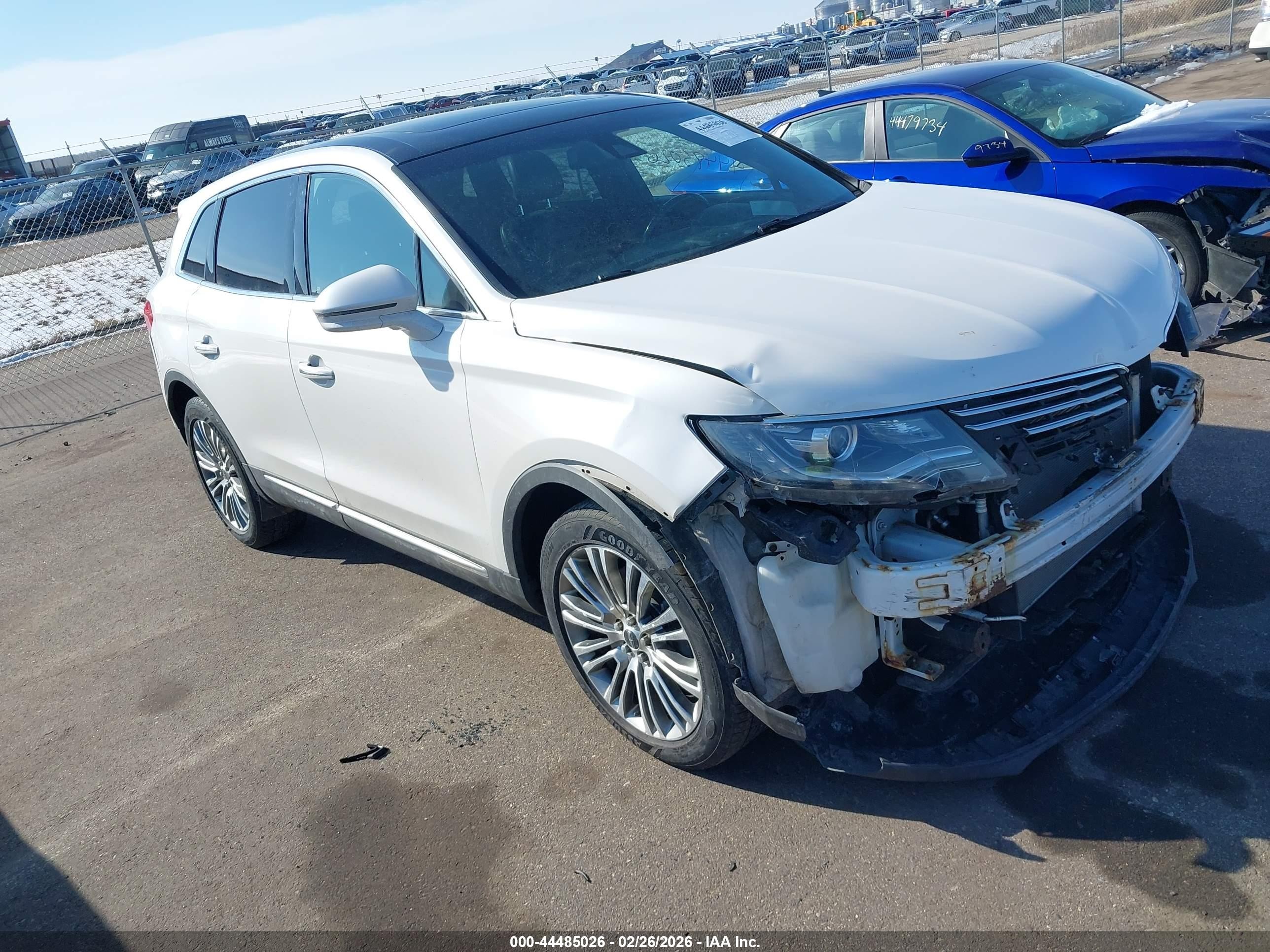 2017 Lincoln MKX Reserve, VIN 2LMPJ8LR1HBL17834 — Front end
