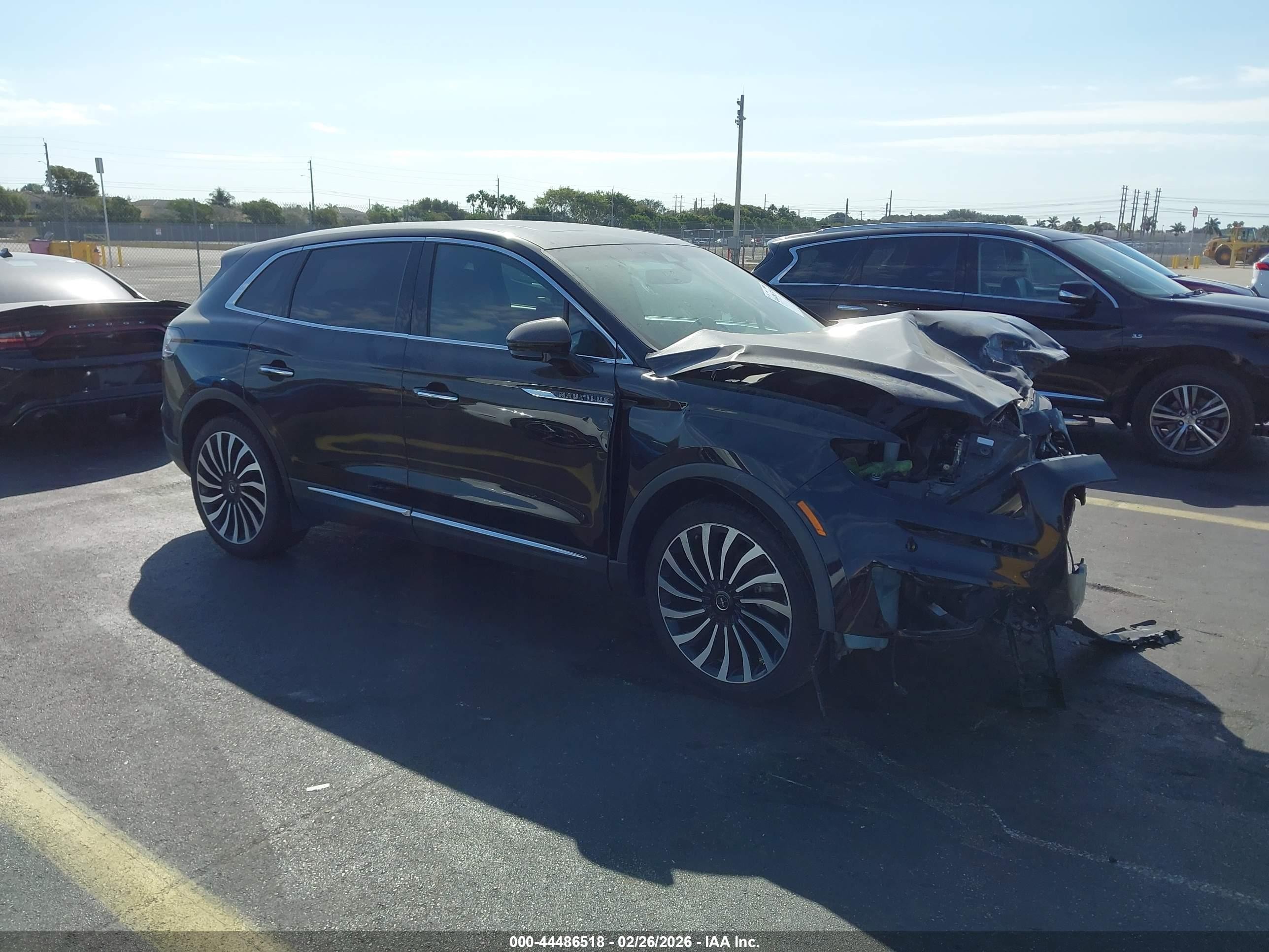 2019 Lincoln Nautilus Black Label, VIN 2LMPJ7J92KBL19824 — Перед