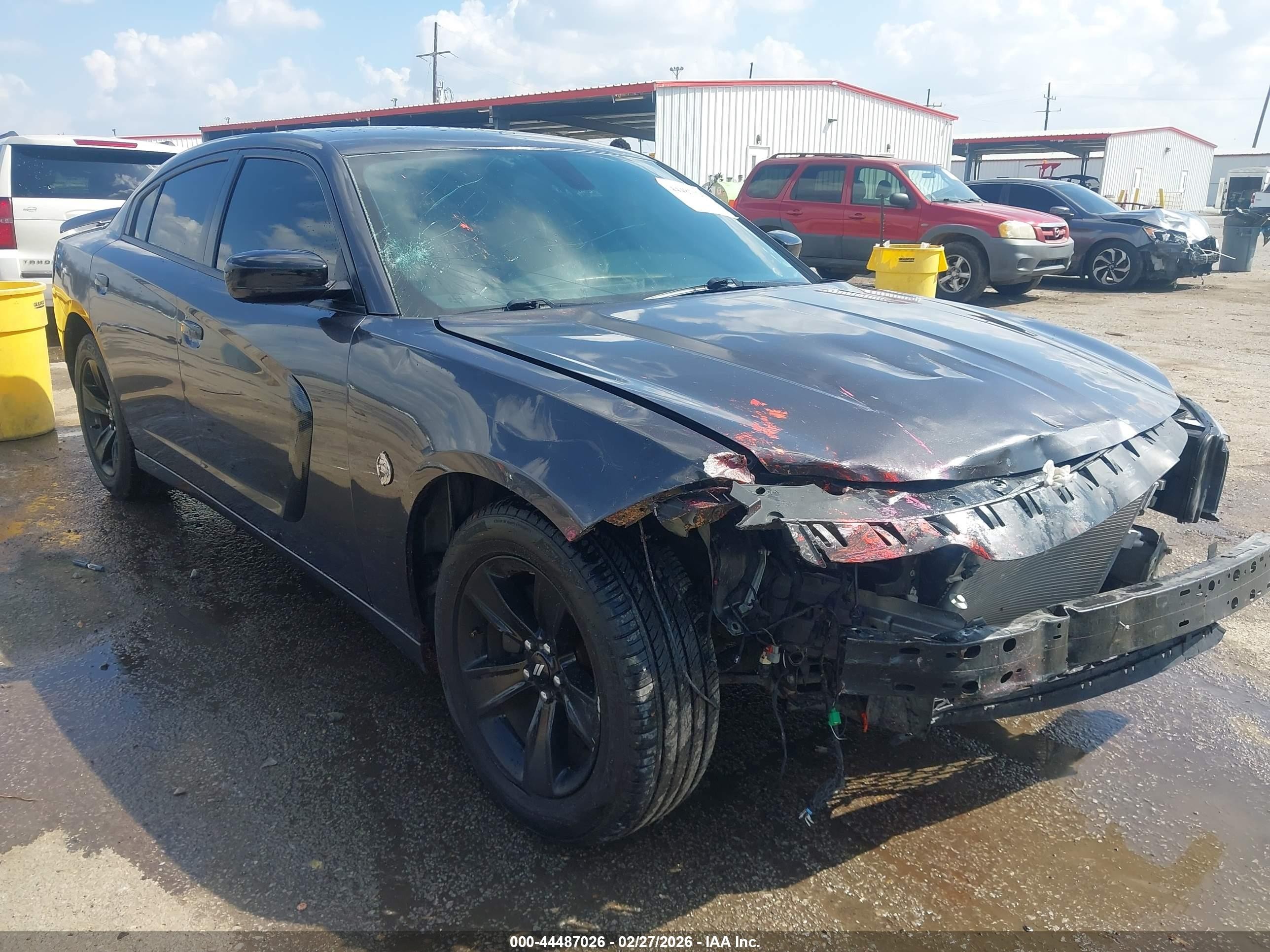 2015 Dodge Charger SE, VIN 2C3CDXBG8FH729005 — Front end