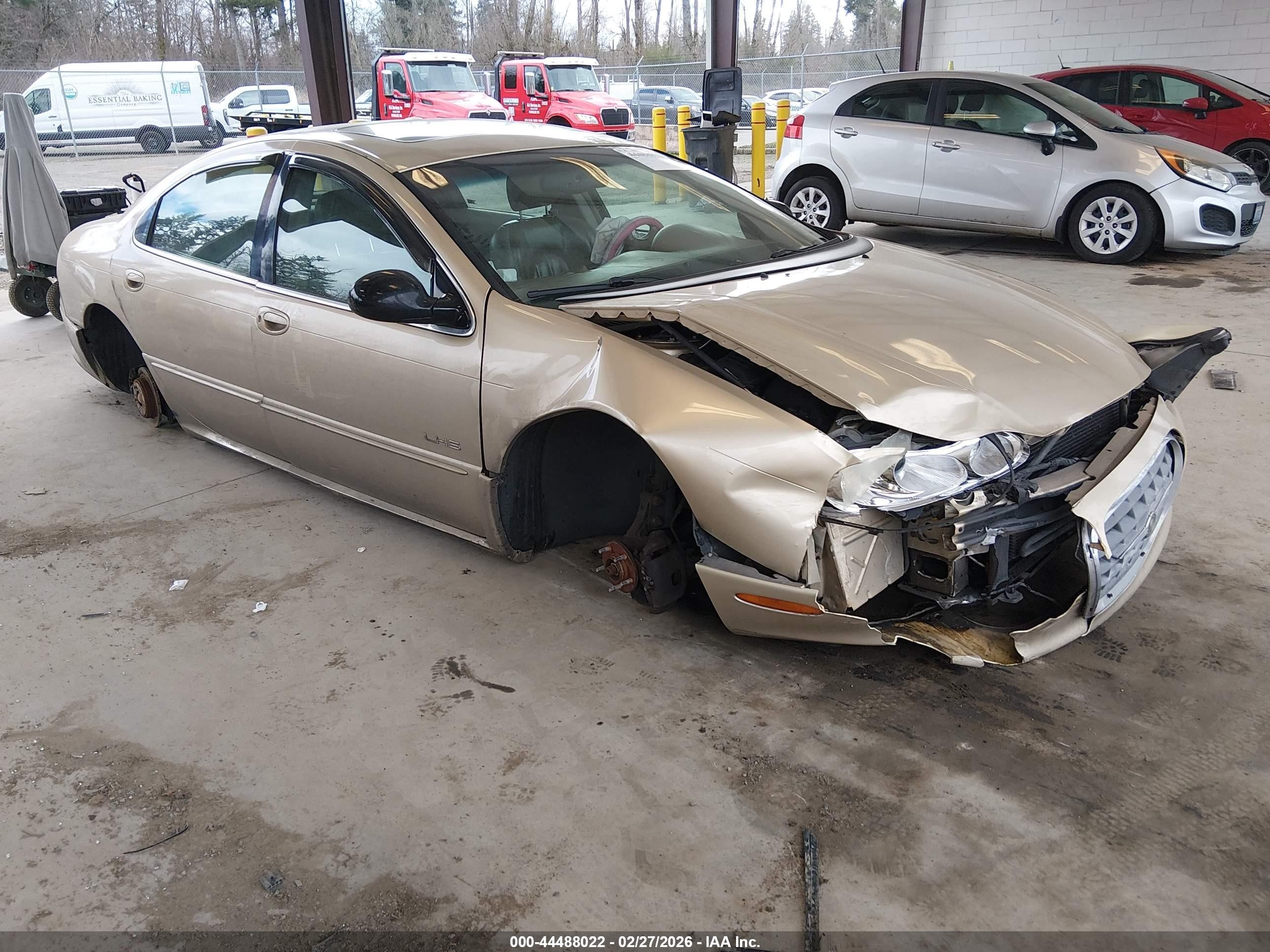 2001 Chrysler LHS, VIN 2C3AC56G01H524750 — Front end