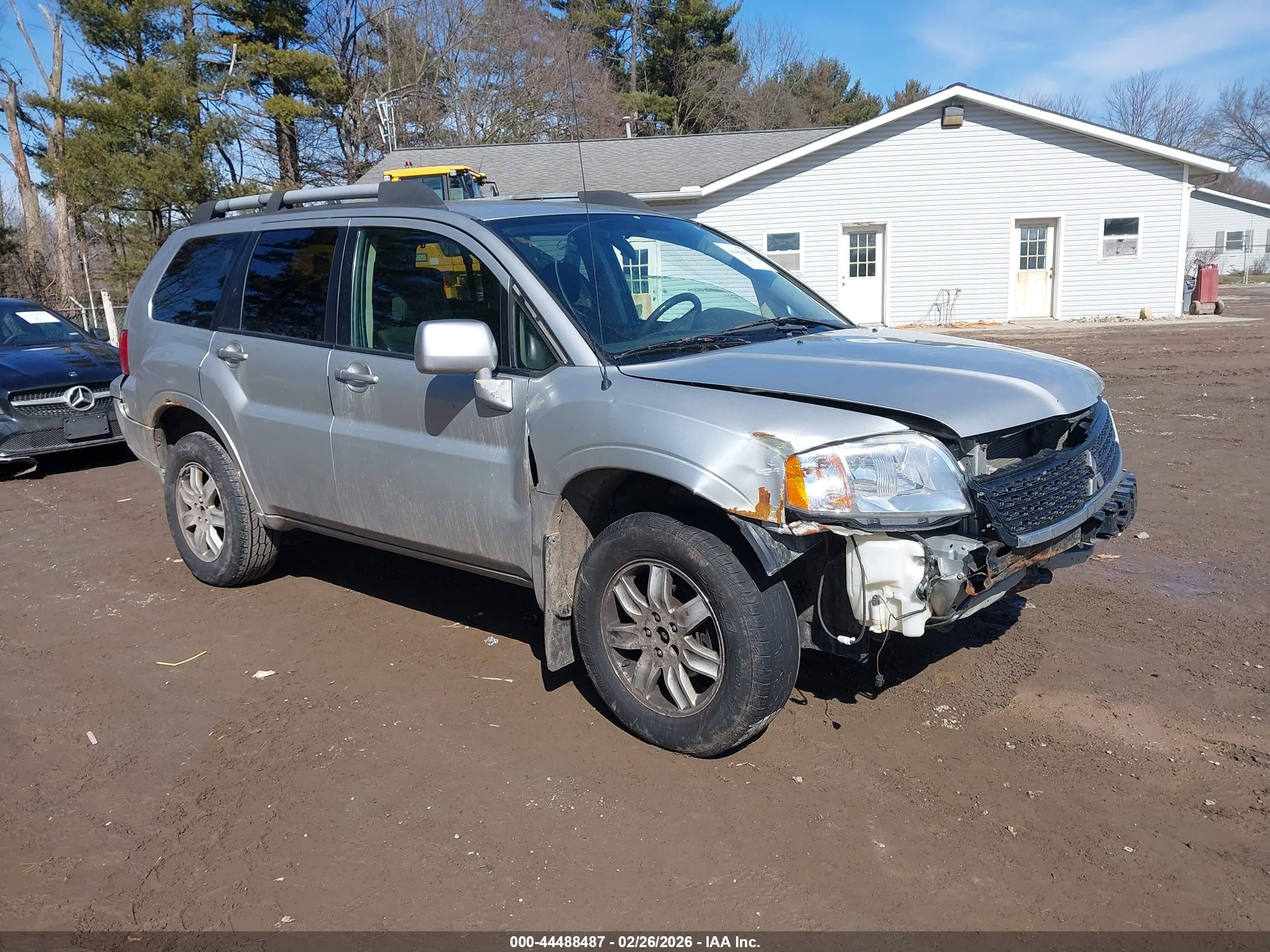 2010 Mitsubishi Endeavor LS, VIN 4A4JM2AS5AE017877 — Front end