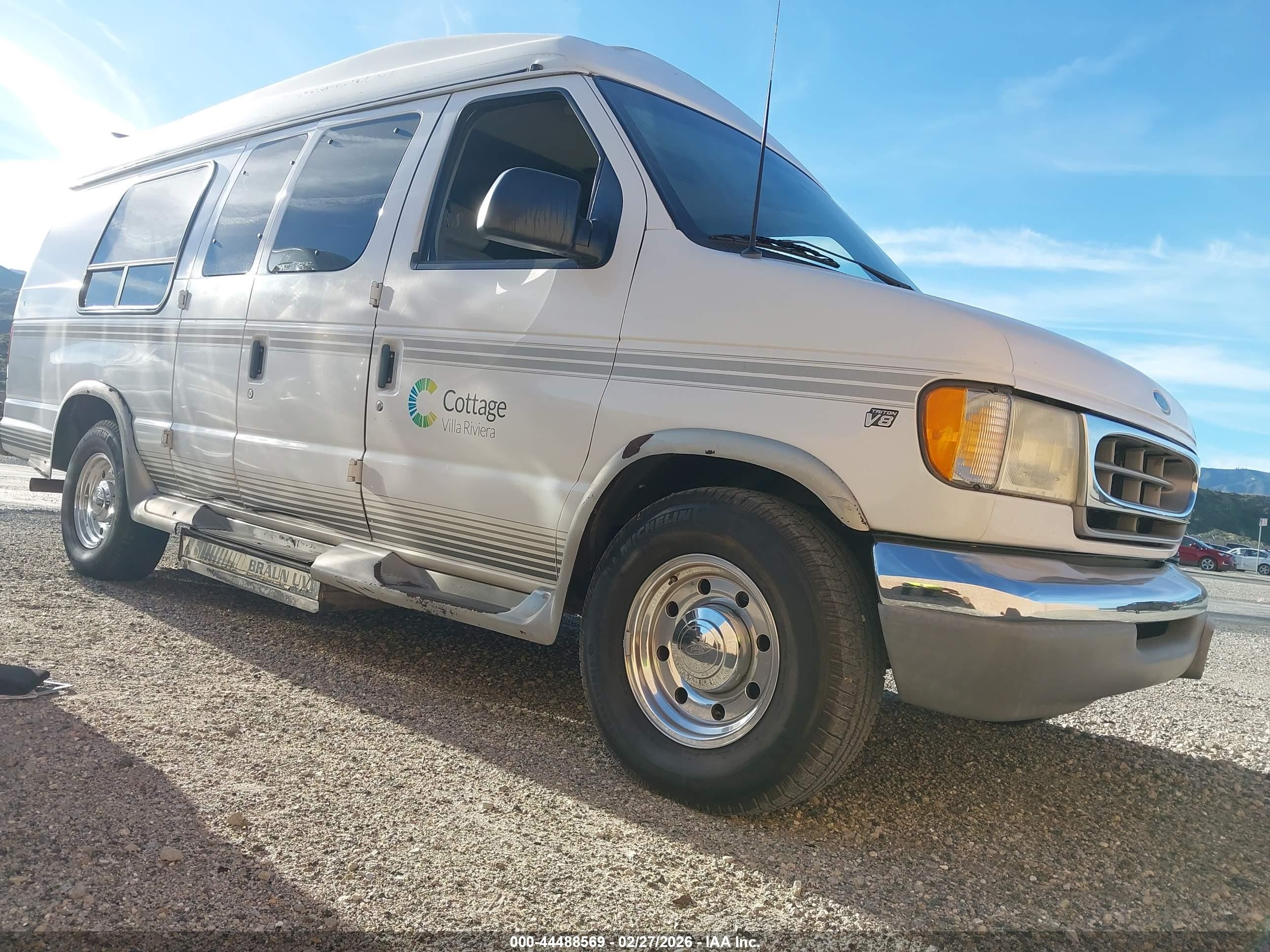 2002 Ford E-350, VIN 1FDSS34L52HA03775 — Side