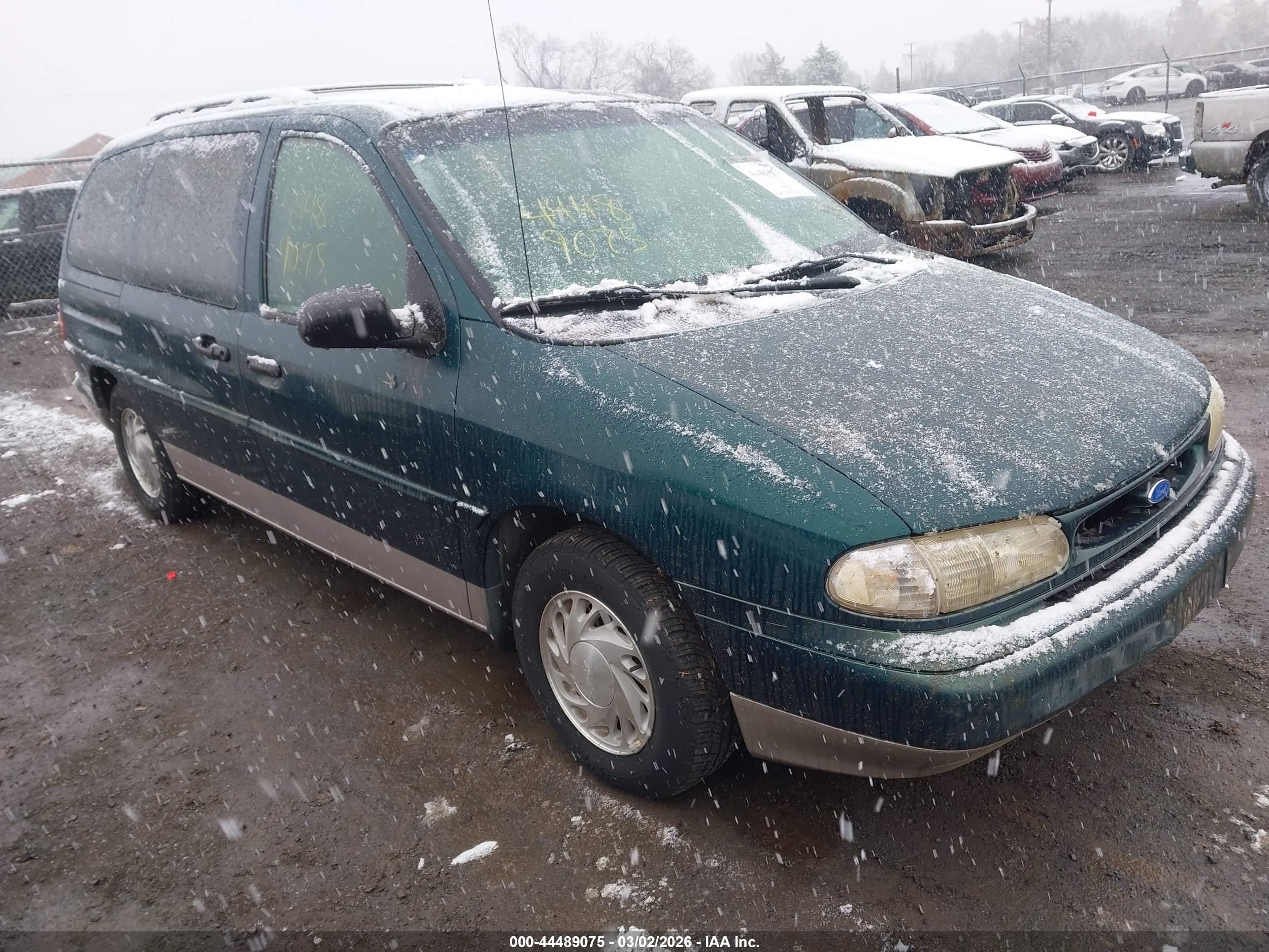 1995 Ford Windstar GL, VIN 2FMDA5143SBA52961 — Rear end