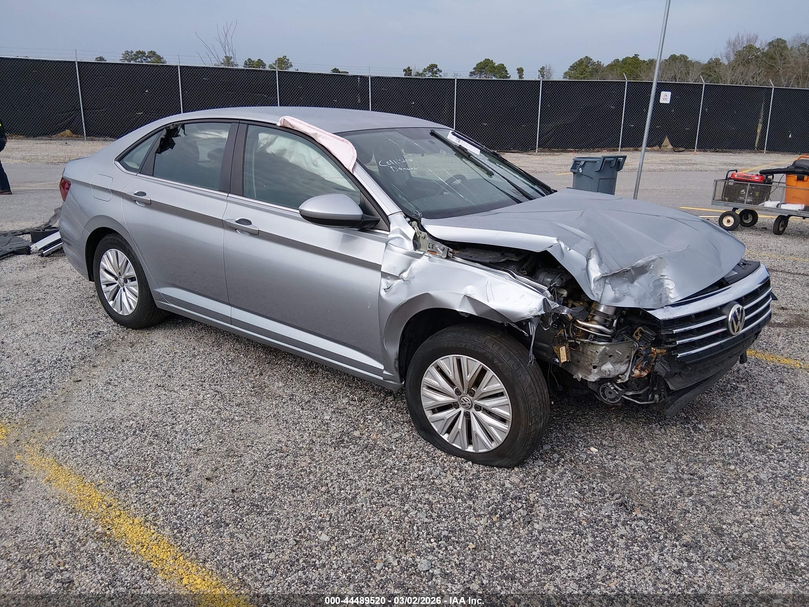 2019 Volkswagen Jetta S, VIN 3VWCB7BU0KM272433 — Перед