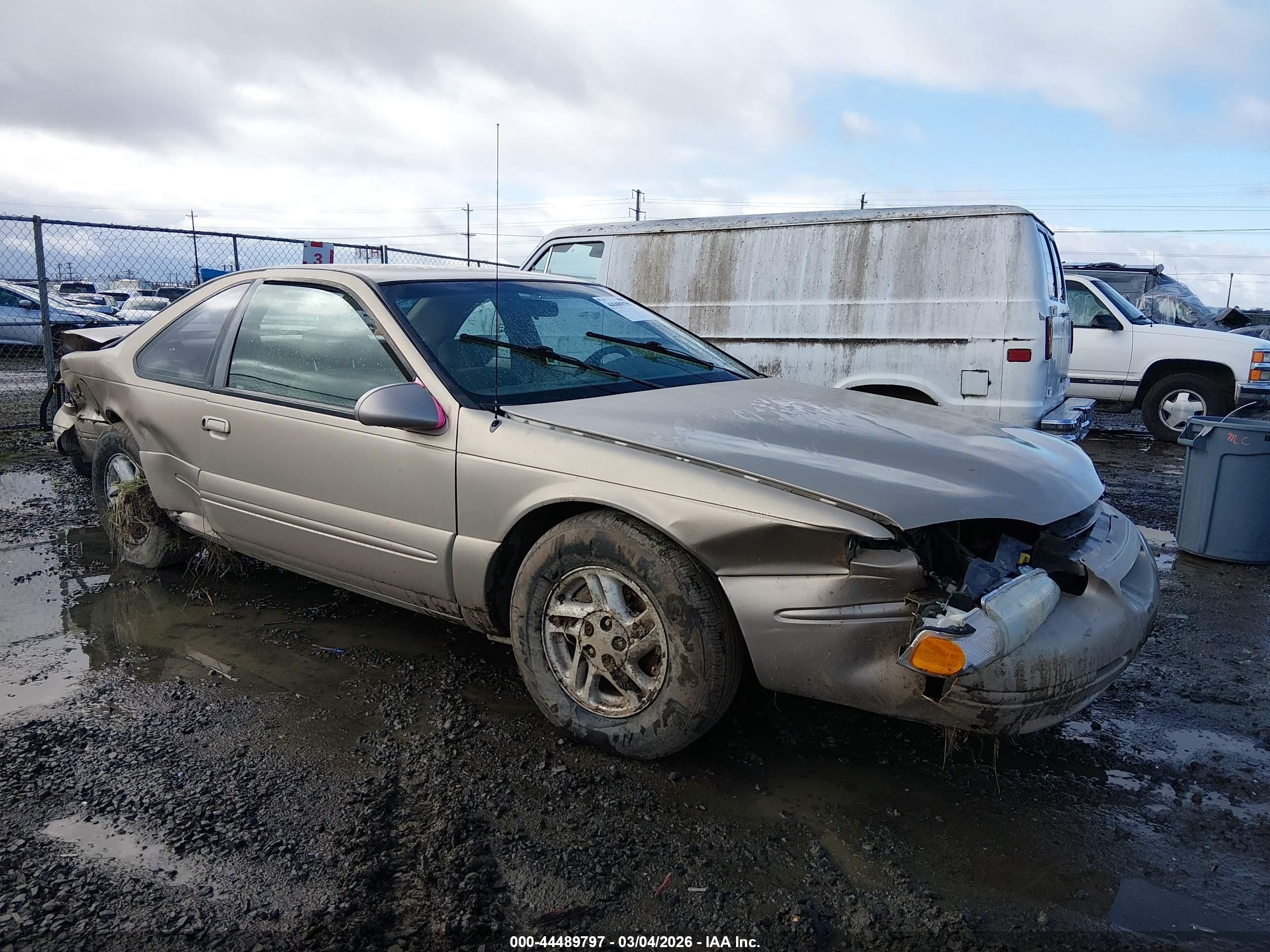 1997 Ford Thunderbird LX, VIN 1FALP6247VH149211 — Side