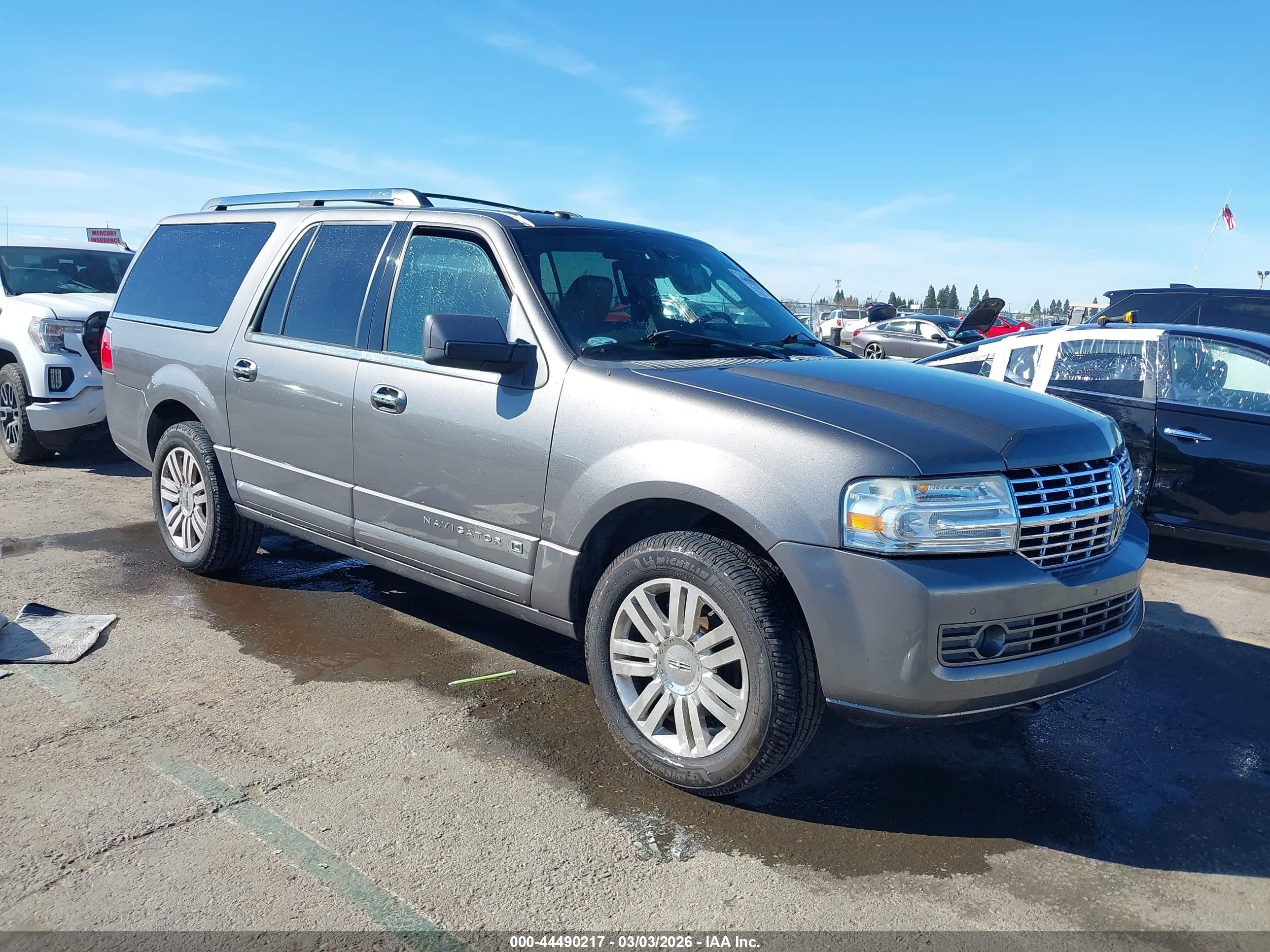 2011 Lincoln Navigator, VIN 5LMJJ3J59BEJ08595 — Fresh water flood