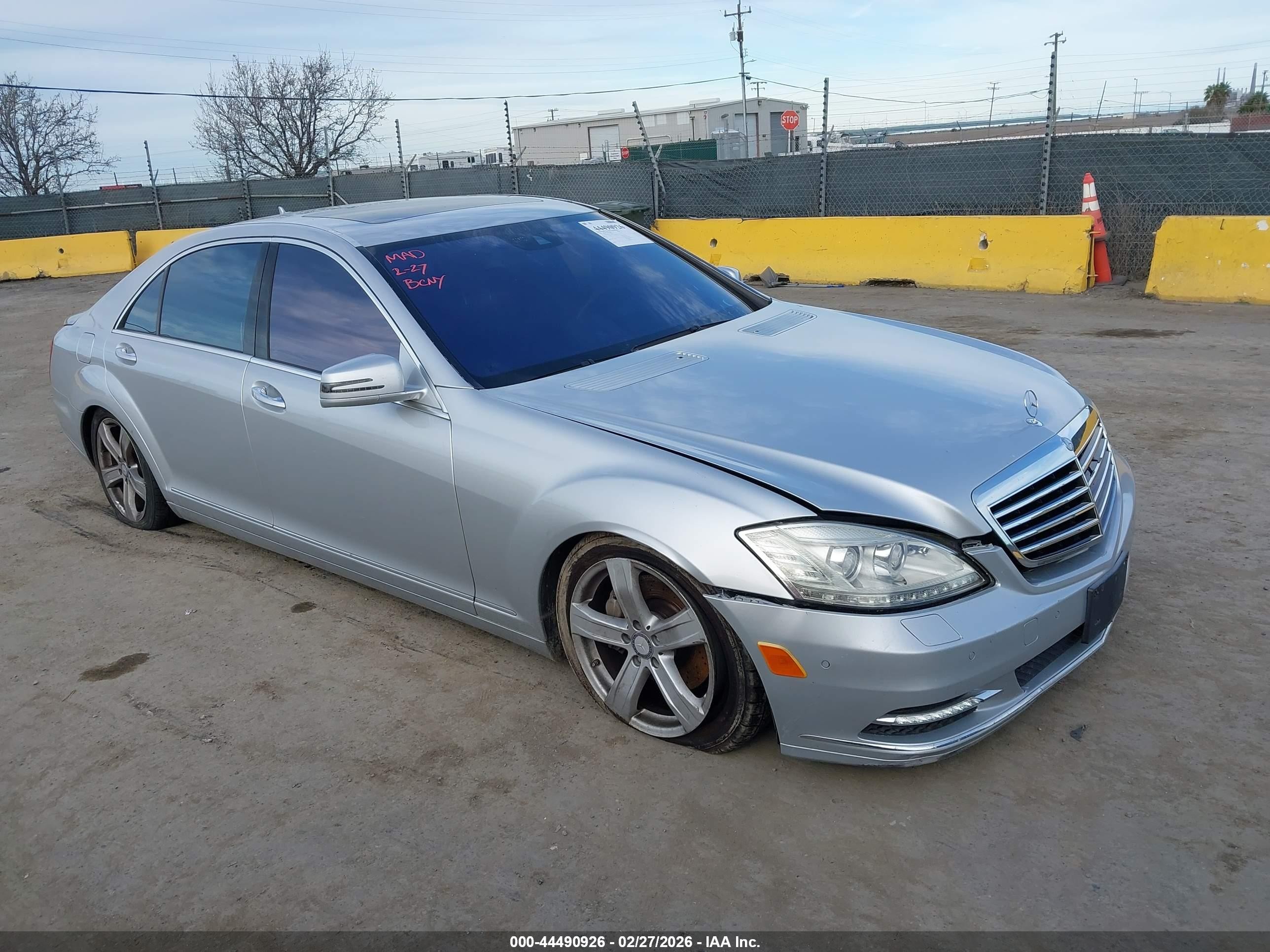 2010 Mercedes-Benz S 550, VIN WDDNG7BB7AA320426 — Front end