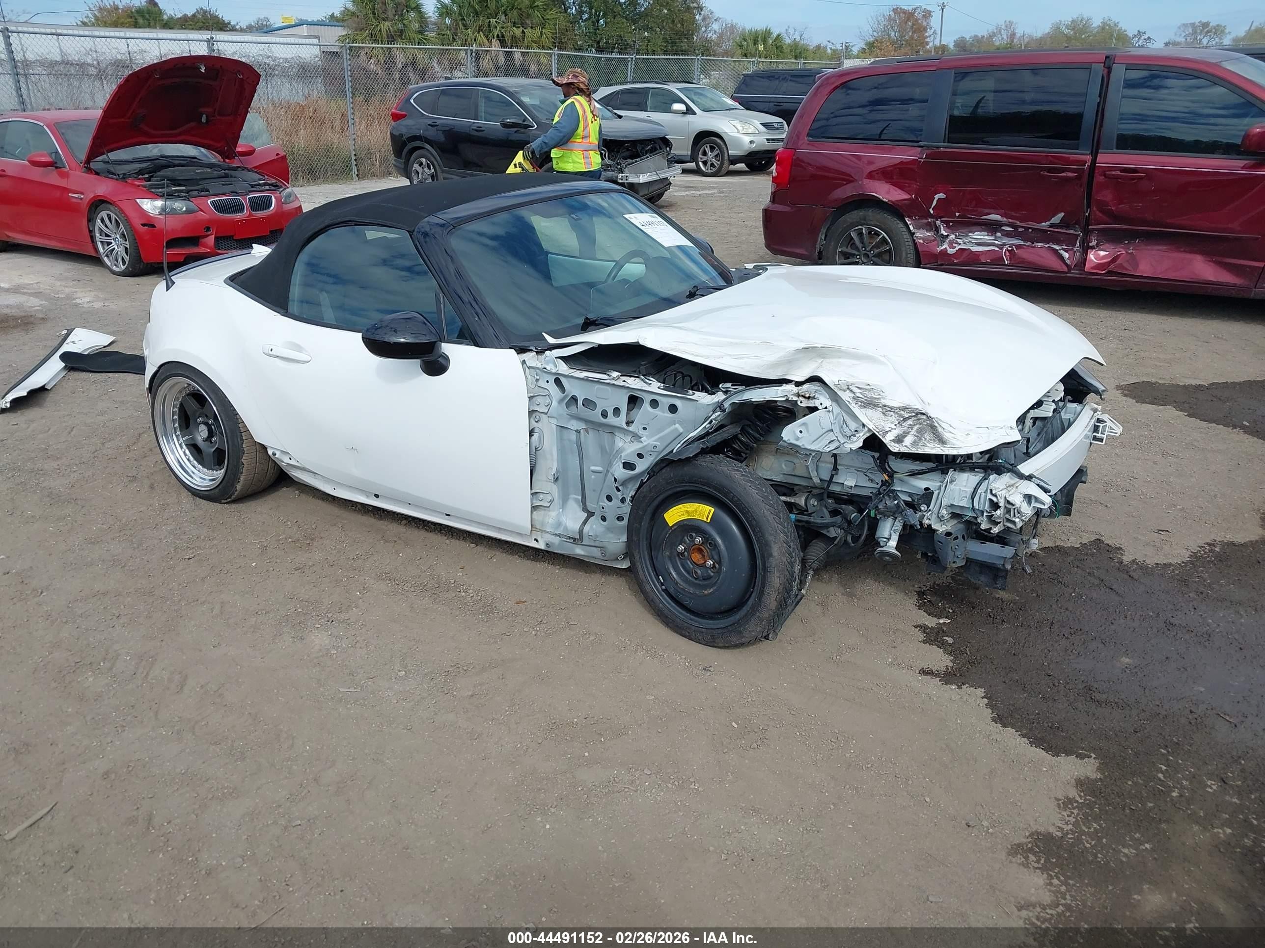2016 Mazda MX-5 Miata Club, VIN JM1NDAC74G0113680 — Front end