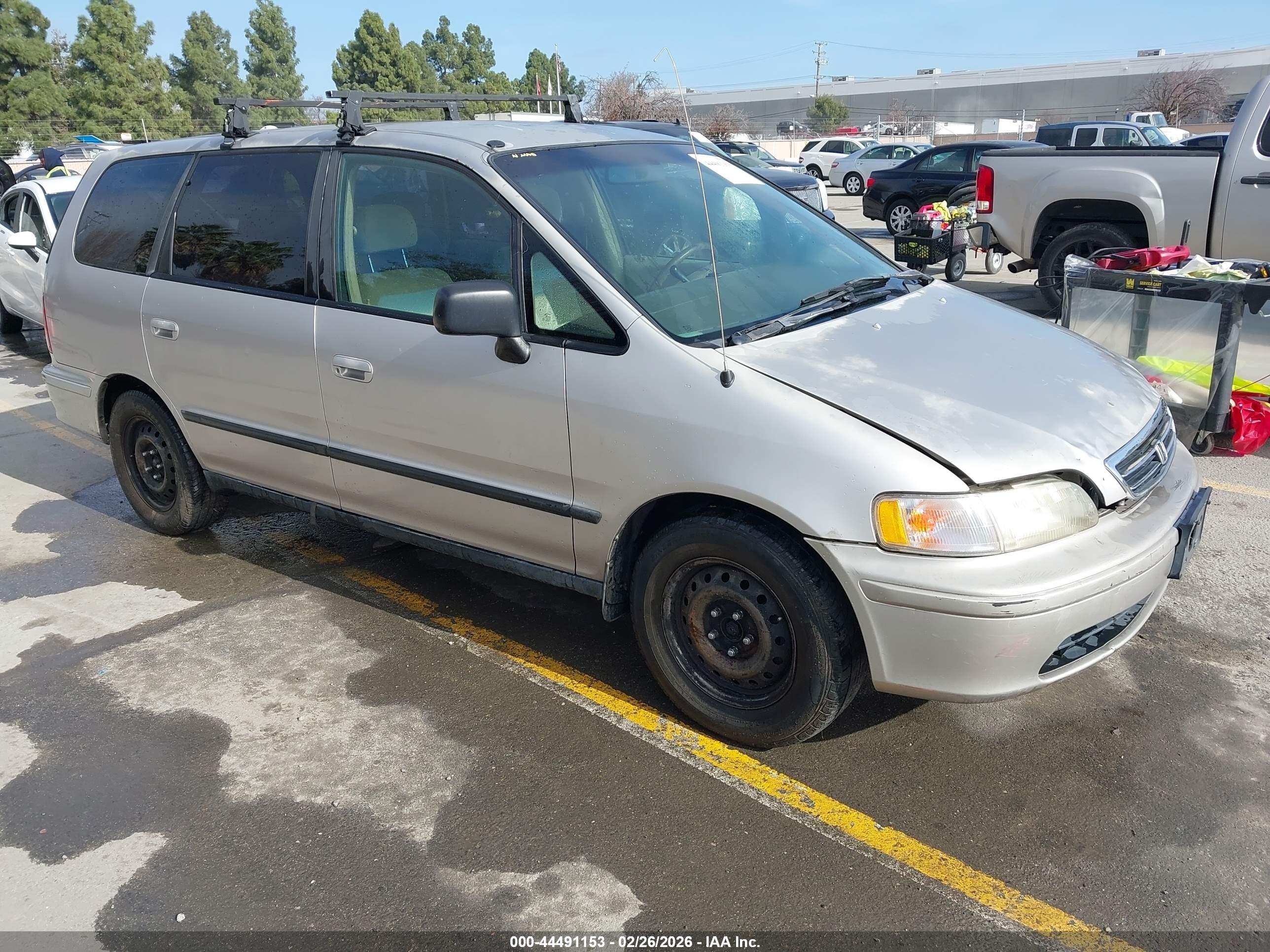 1998 Honda Odyssey LX, VIN JHMRA3863WC005116 — Front end