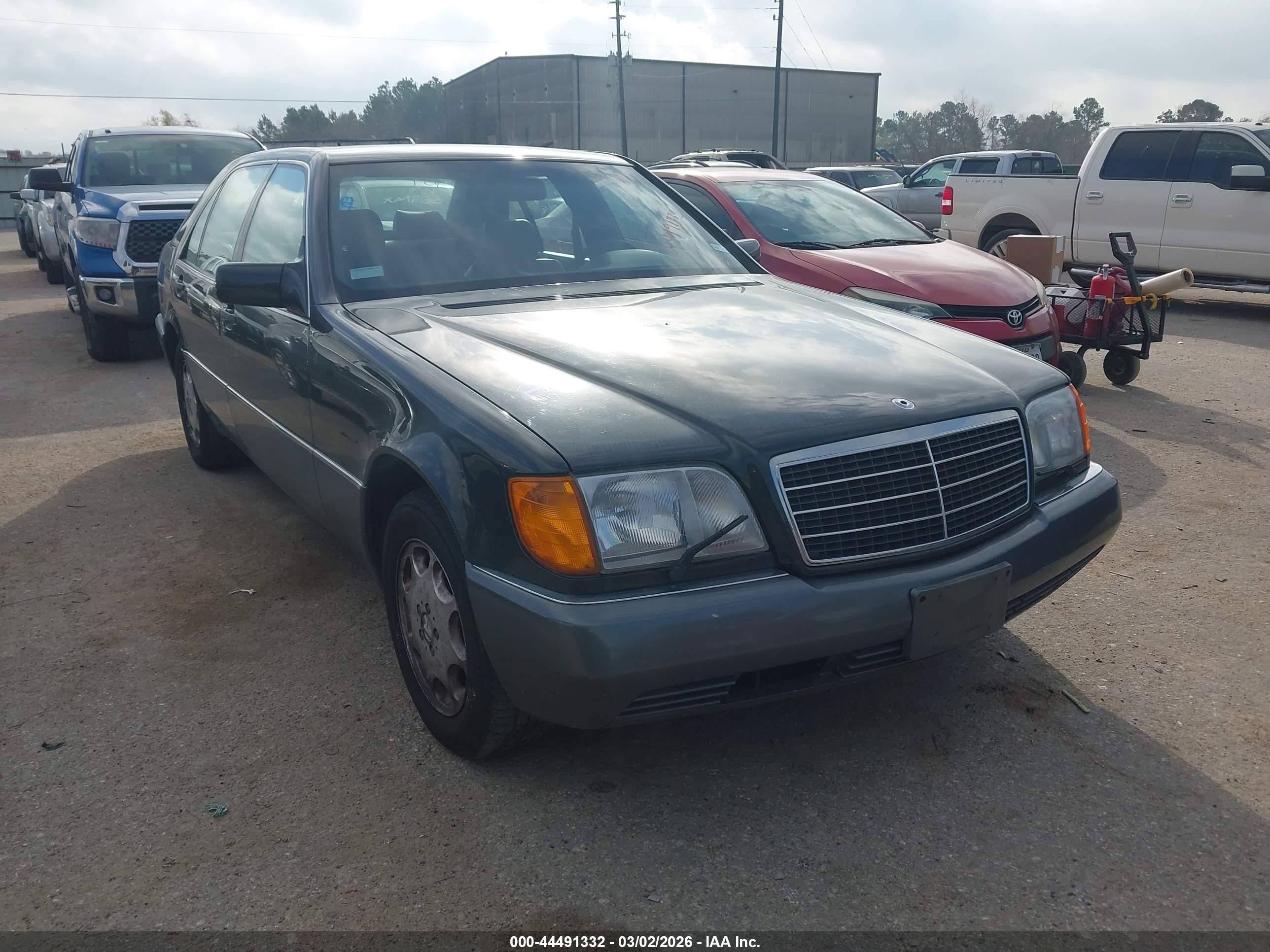 1993 Mercedes-Benz 500, VIN WDBGA51E7PA107908 — Normal wear