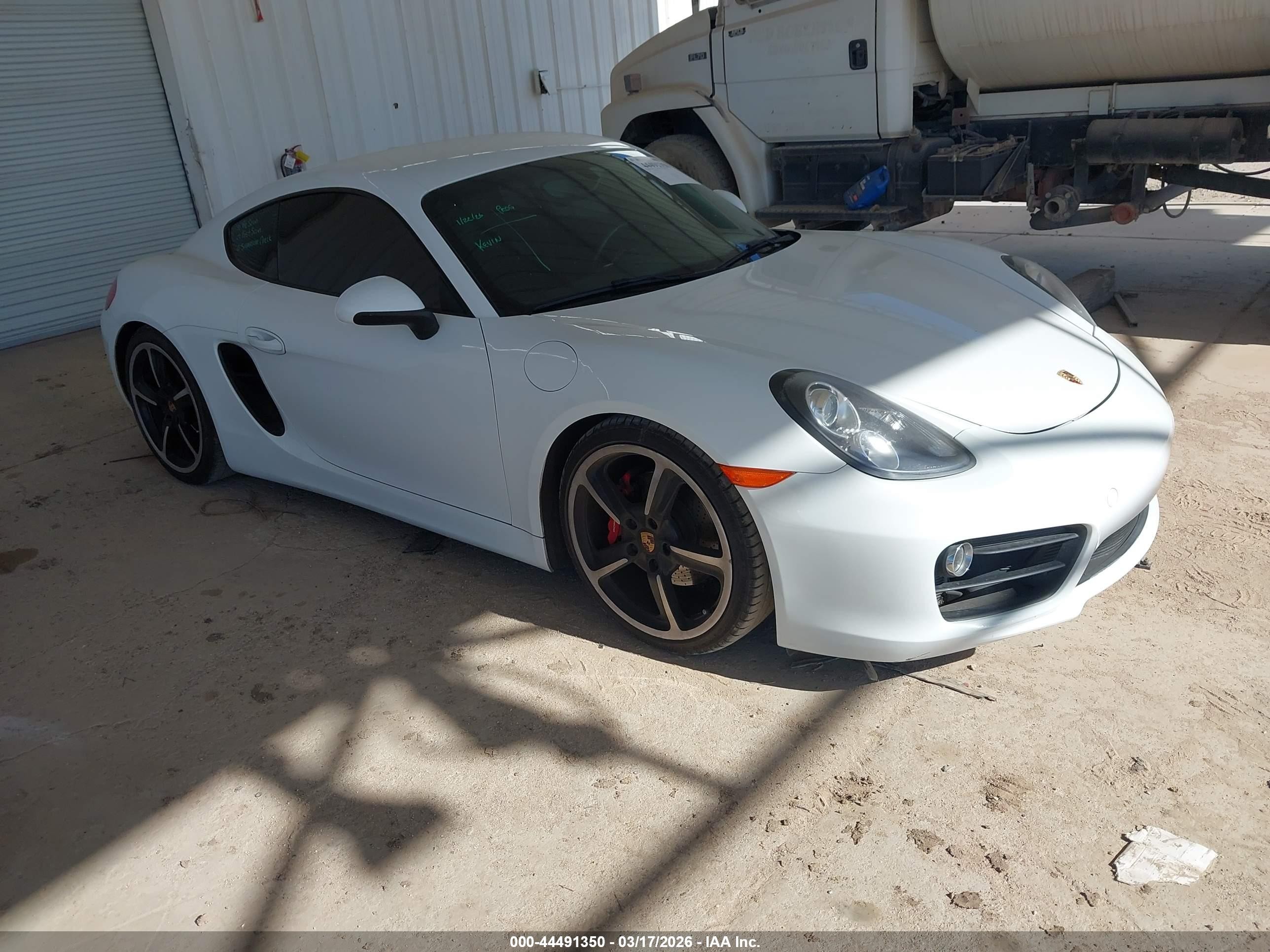 2015 Porsche Cayman S, VIN WP0AB2A80FK181435 — Undercarriage
