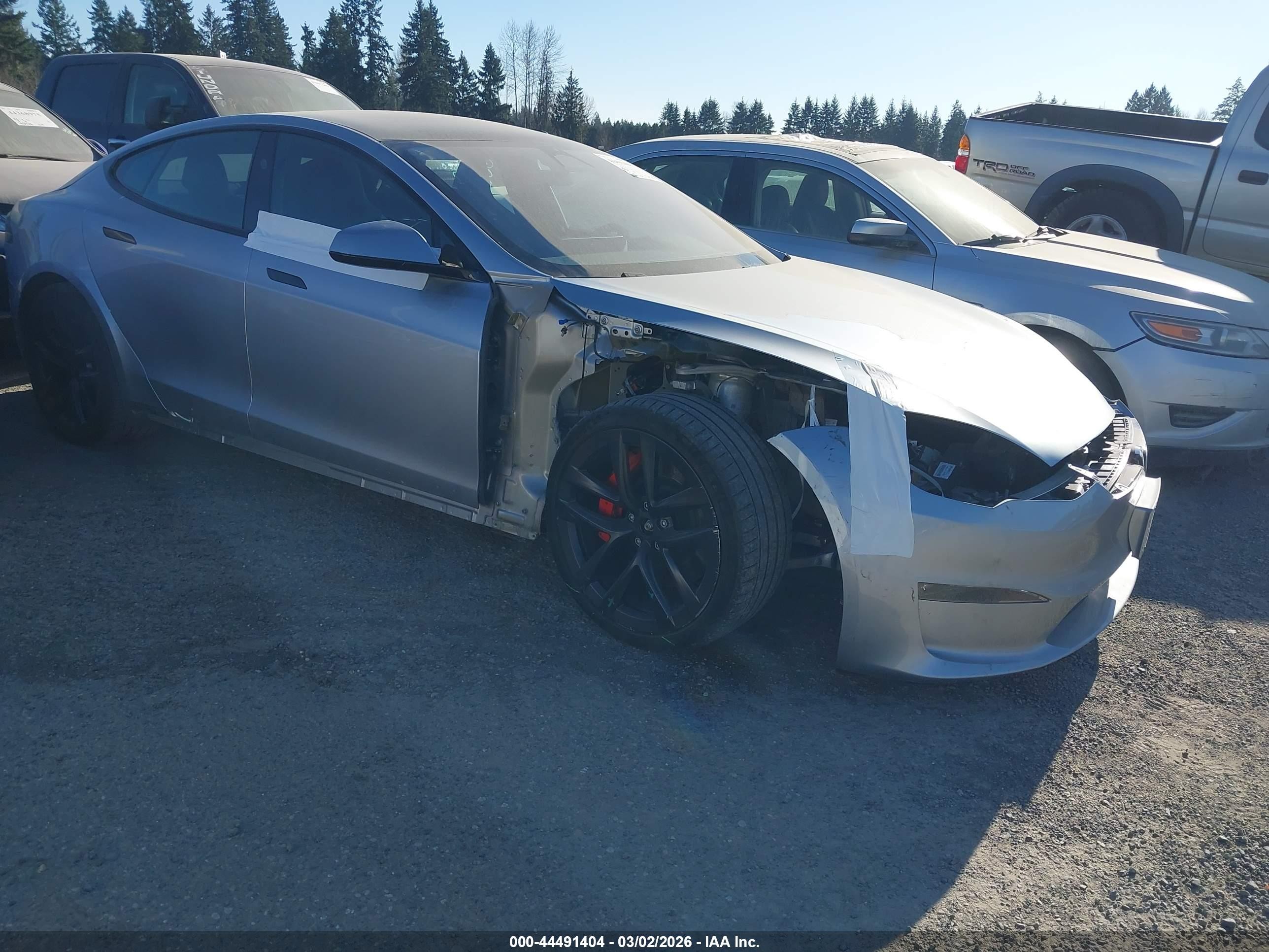 2025 Tesla Model S Plaid, VIN 5YJSA1E69SF547832 — Front end