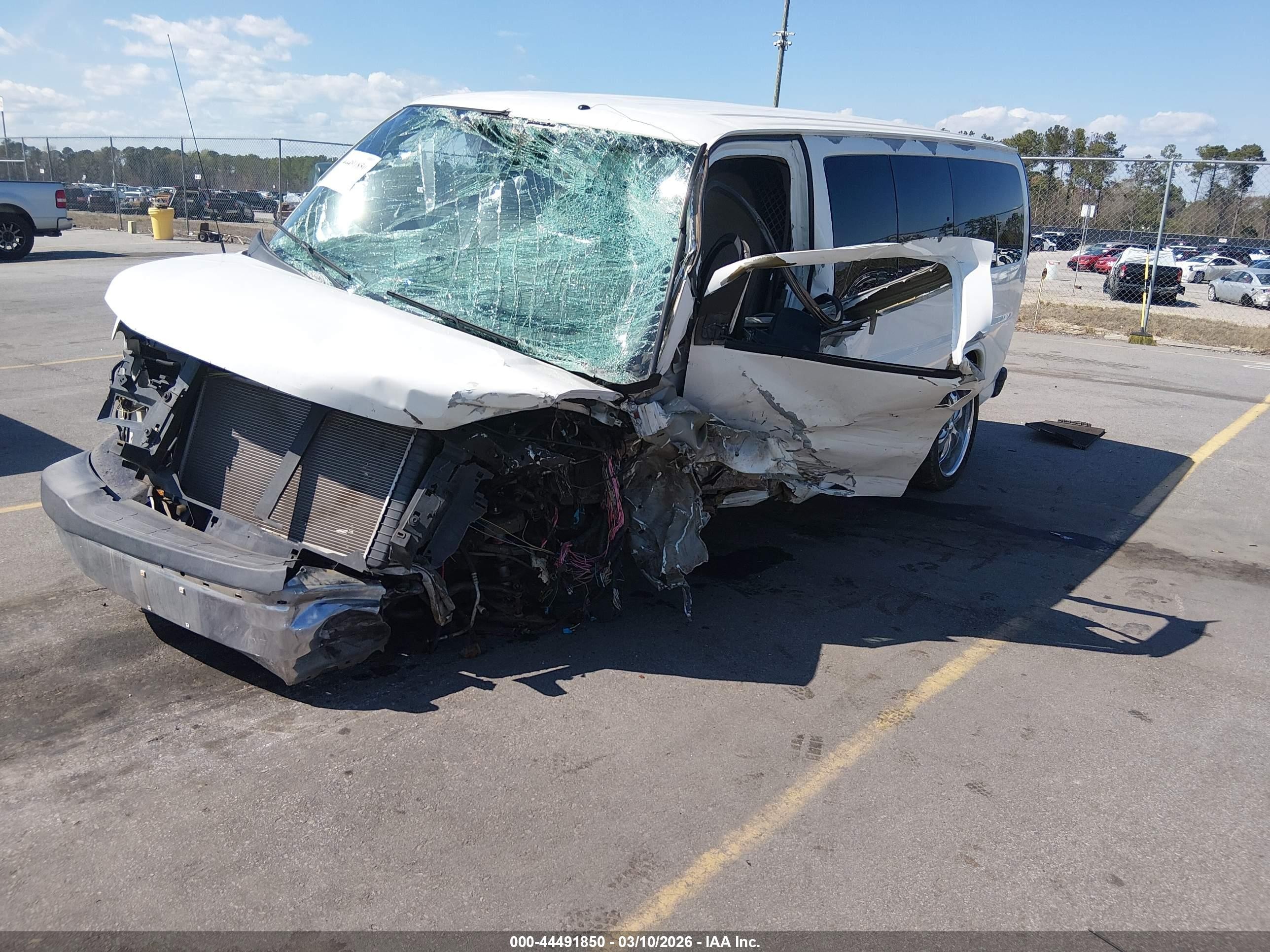 2010 Chevrolet Express 1500, VIN 1GBUGCD48A1137960 — Side