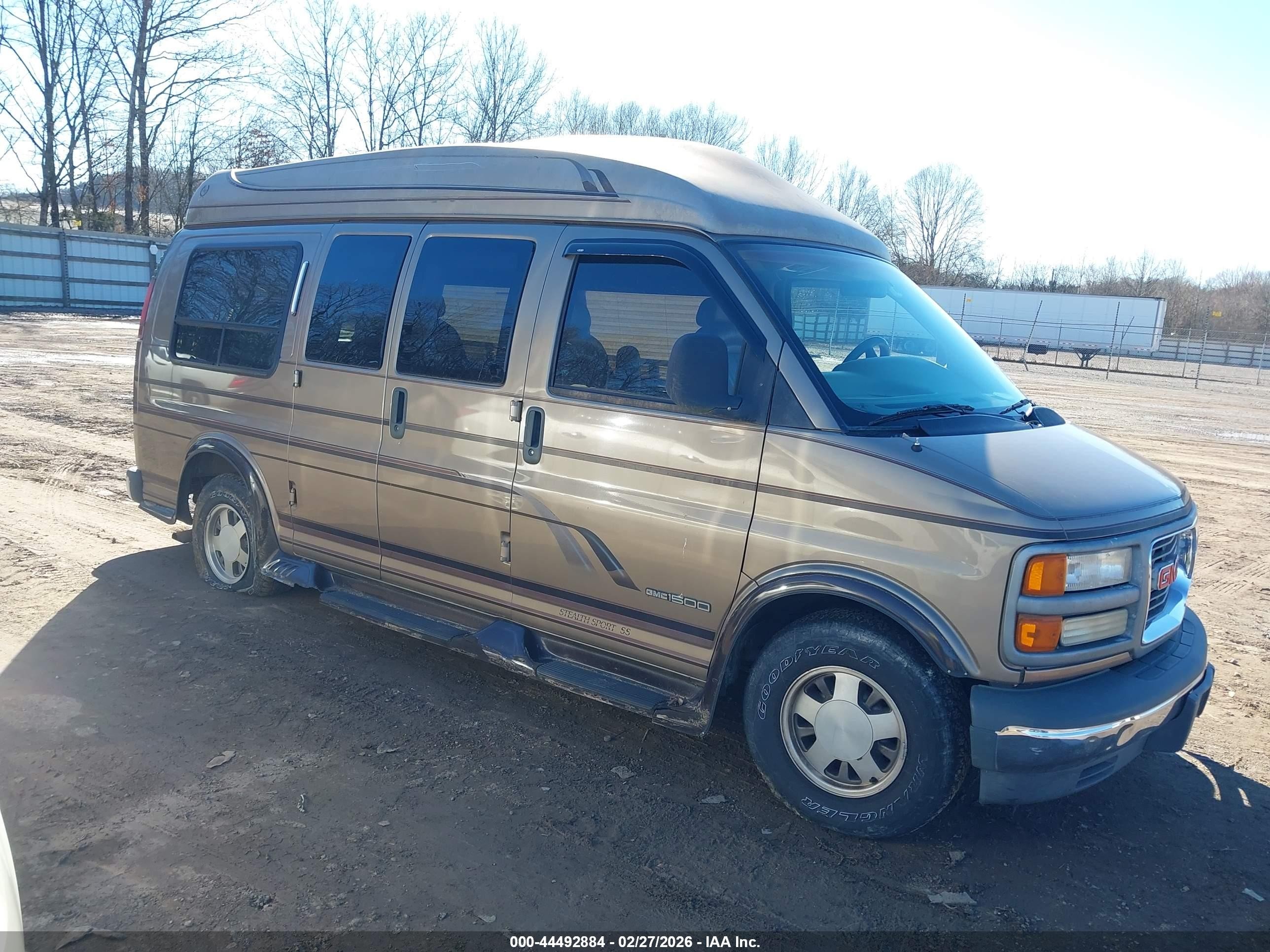 1997 GMC Savana Cargo YF7, VIN 1GDFG15R5V1007106 — Side