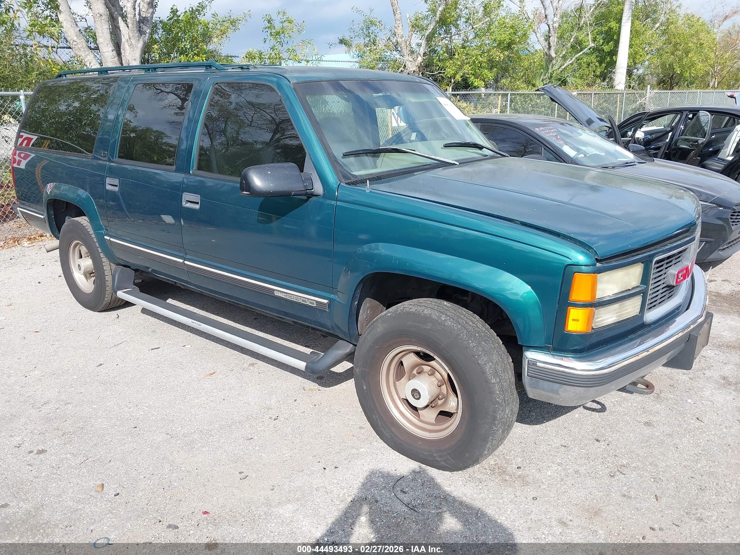 1996 GMC Suburban, VIN 3GKGK26J2TG516059 — Rear end
