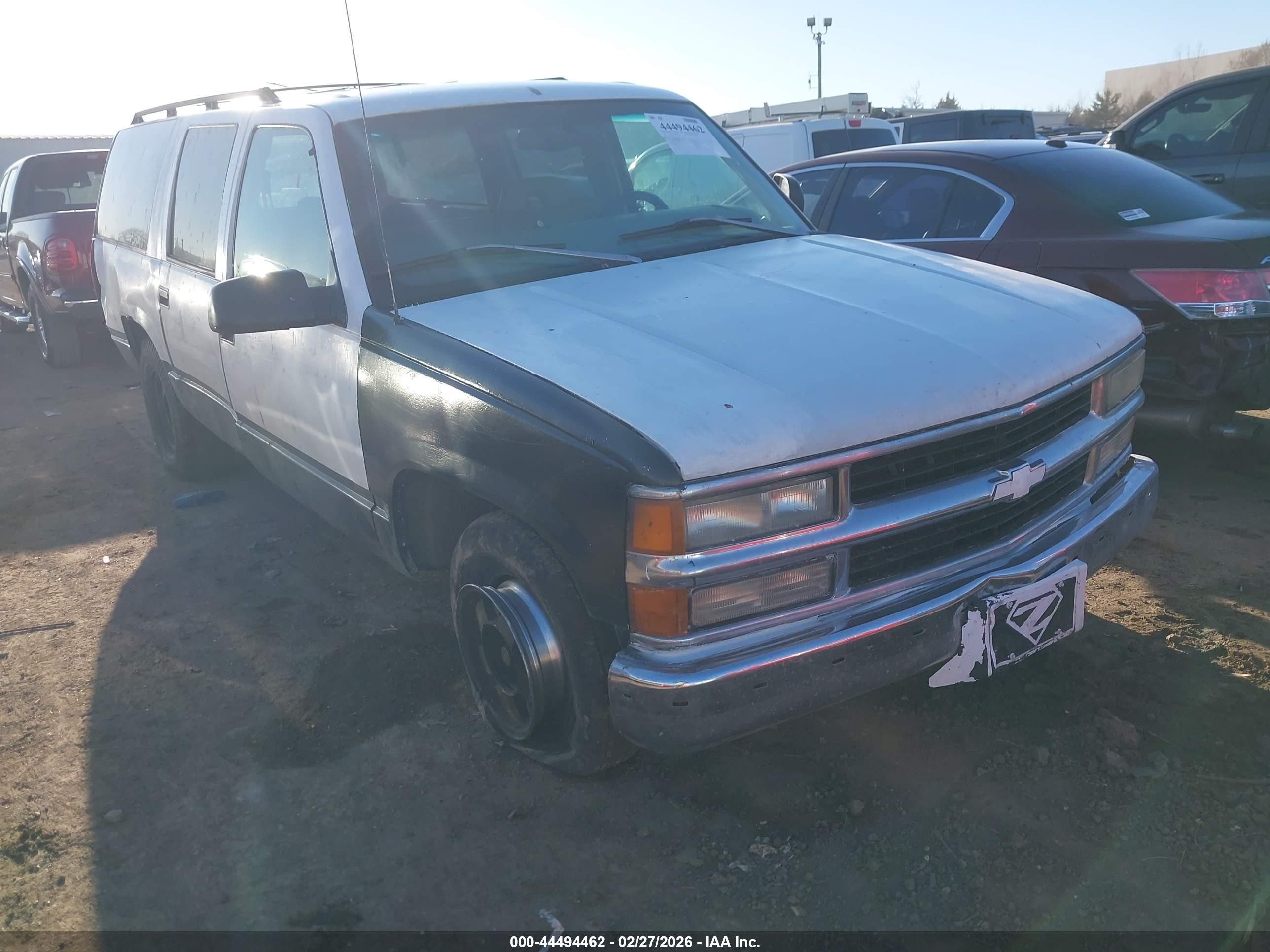 1997 Chevrolet Suburban, VIN 3GNEC16R3VG153085 — Side