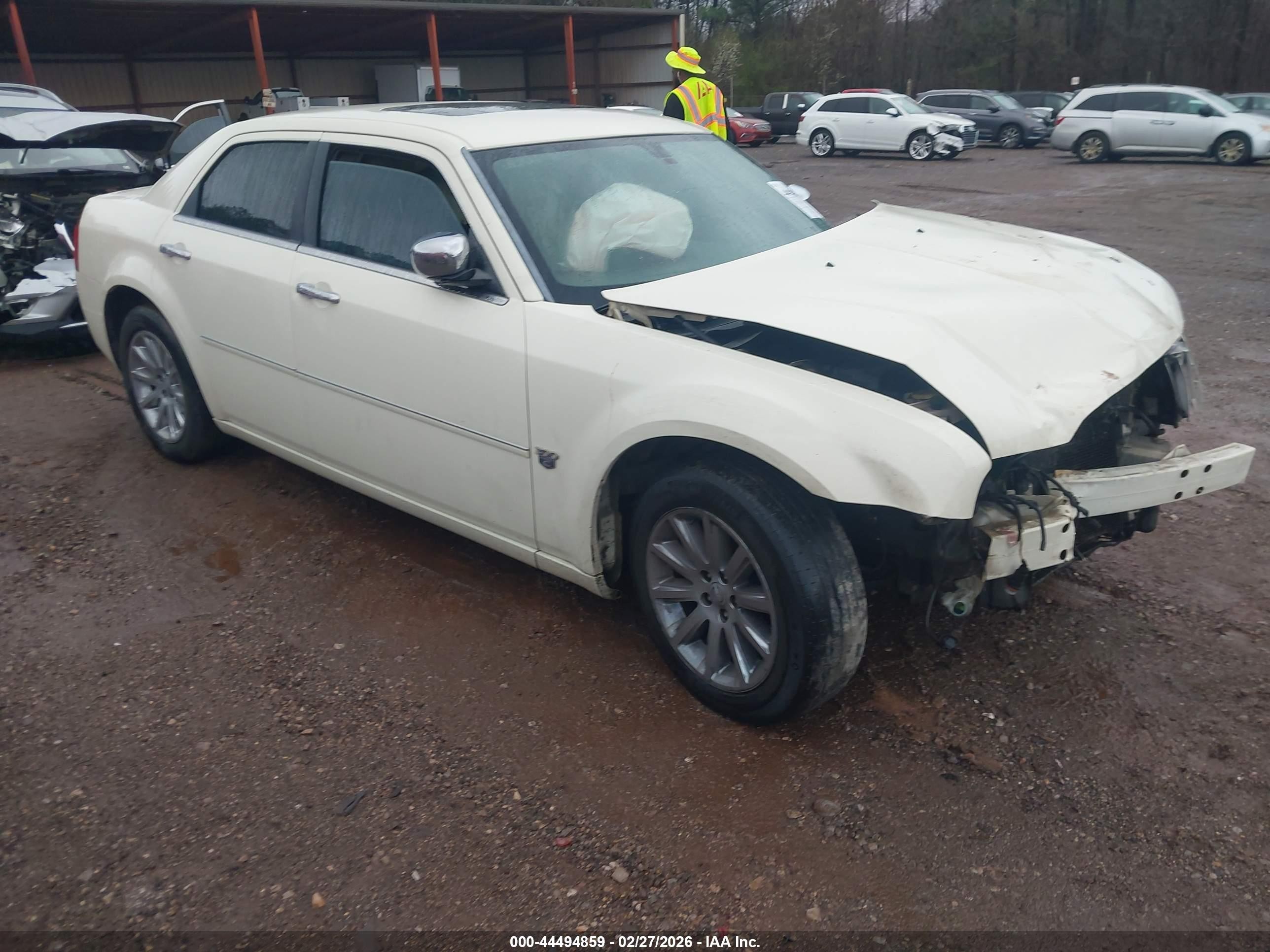 2007 Chrysler 300 C, VIN 2C3LA63H47H871637 — Front end